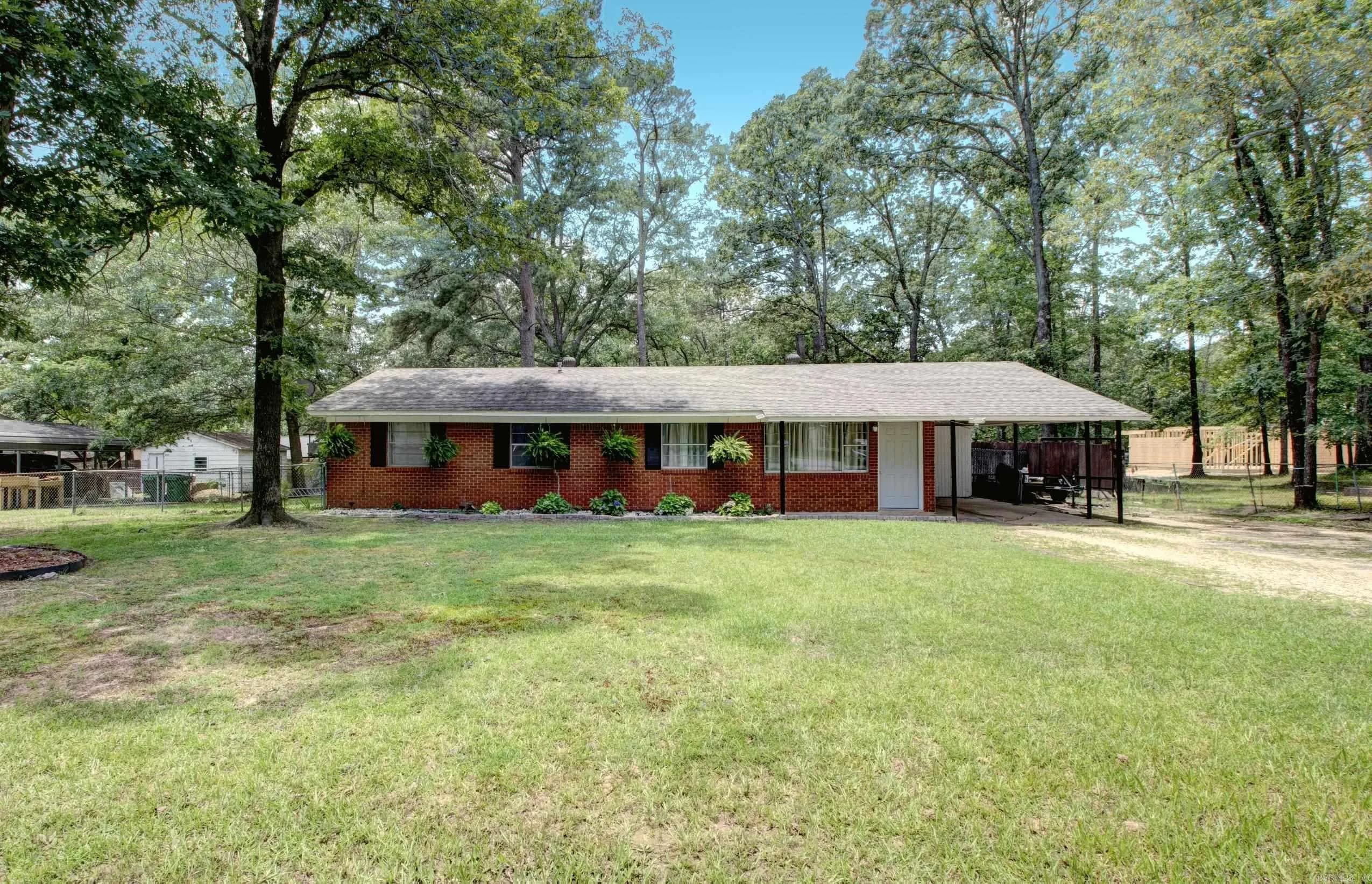 Property at 912  West - Image 4