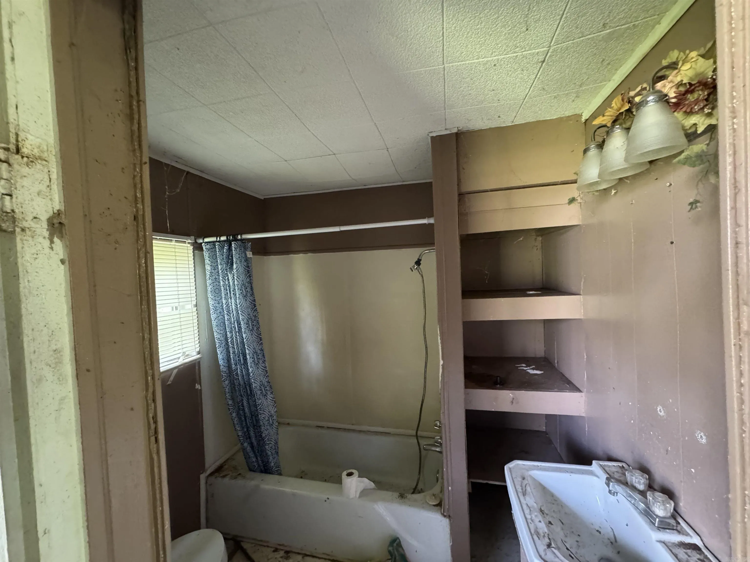 Property at 104  Crumpler - Image 4