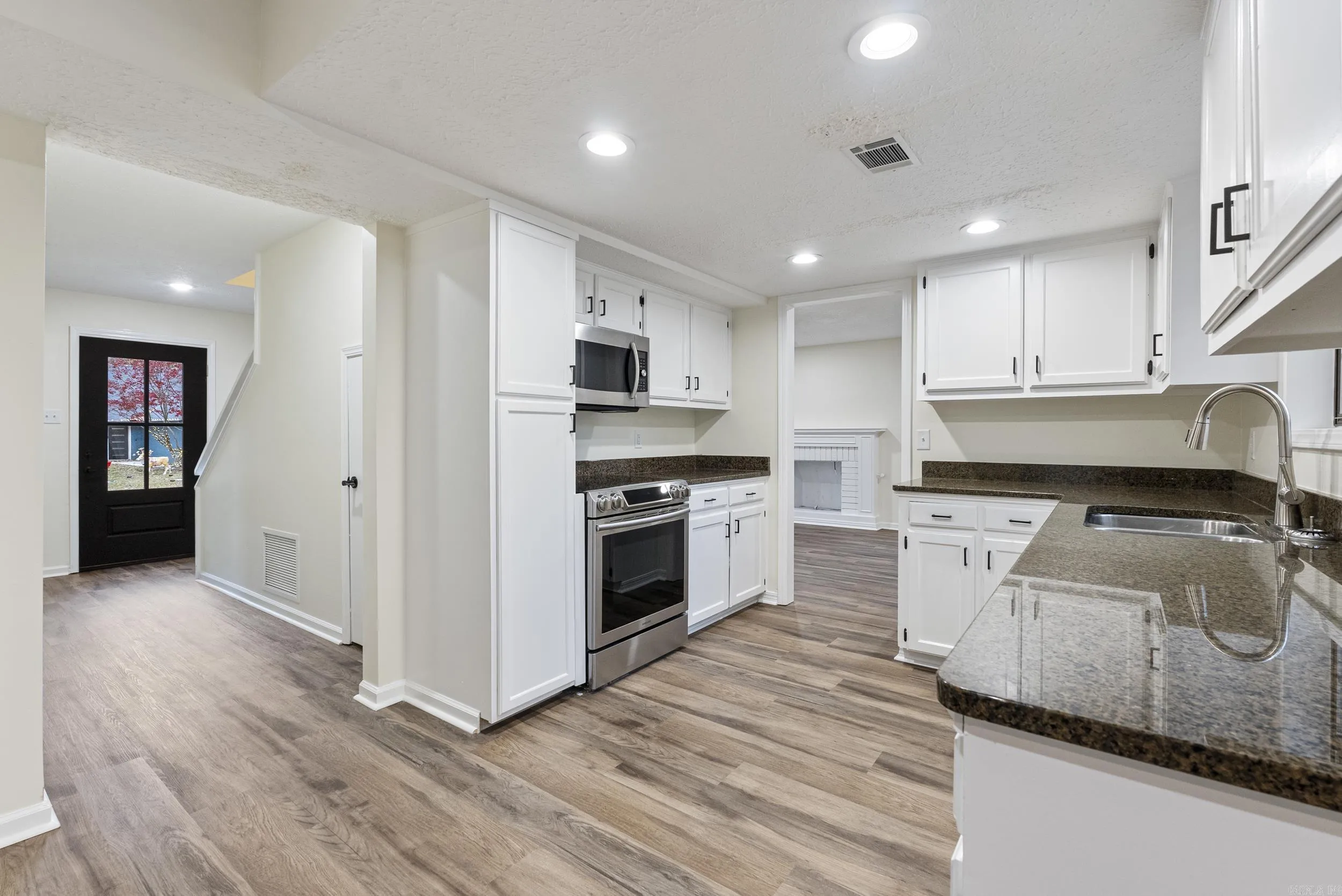 Property at 10  Woodbridge drive - Image 6