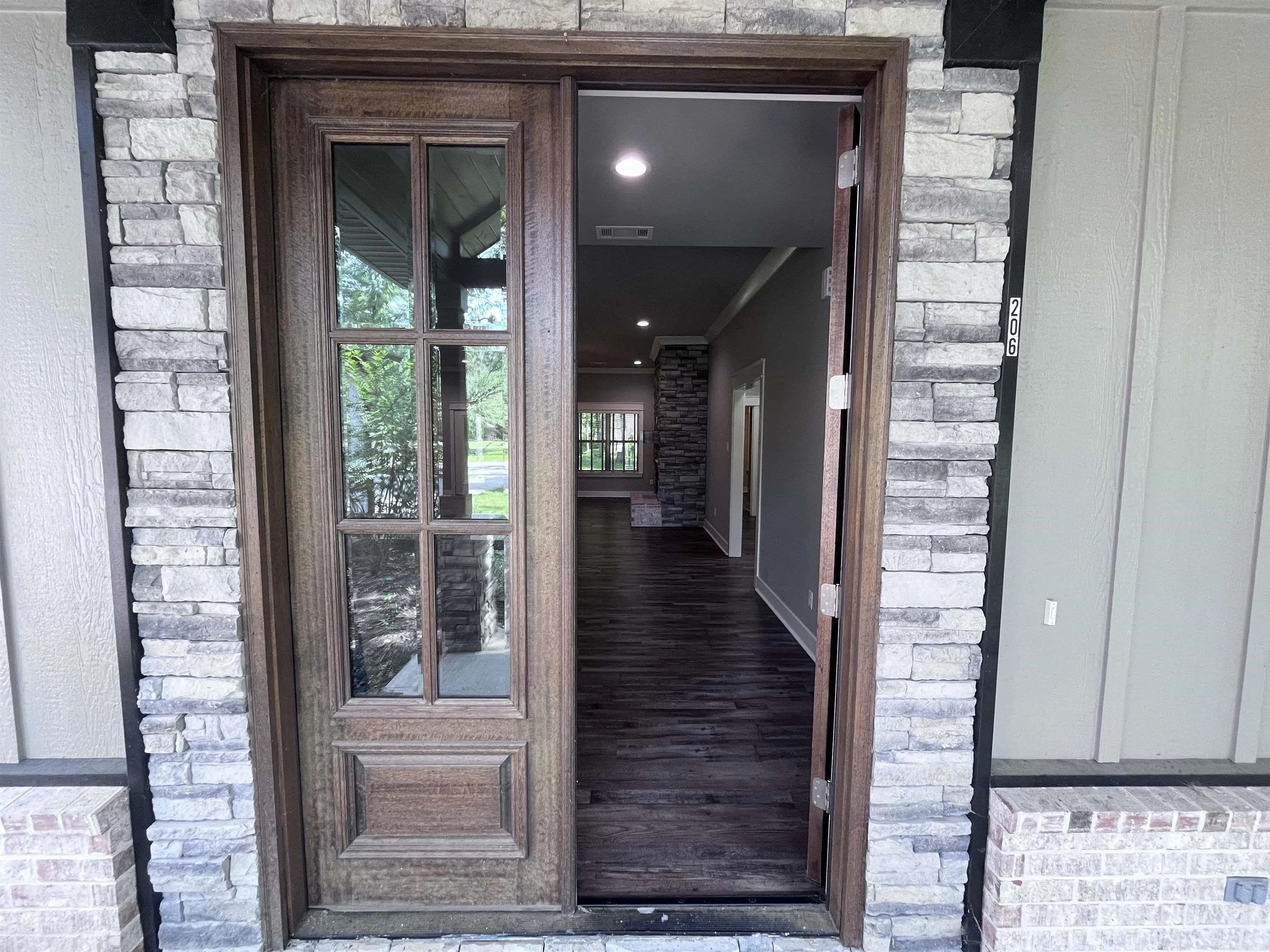 Property at 206  Bridgewood - Image 7