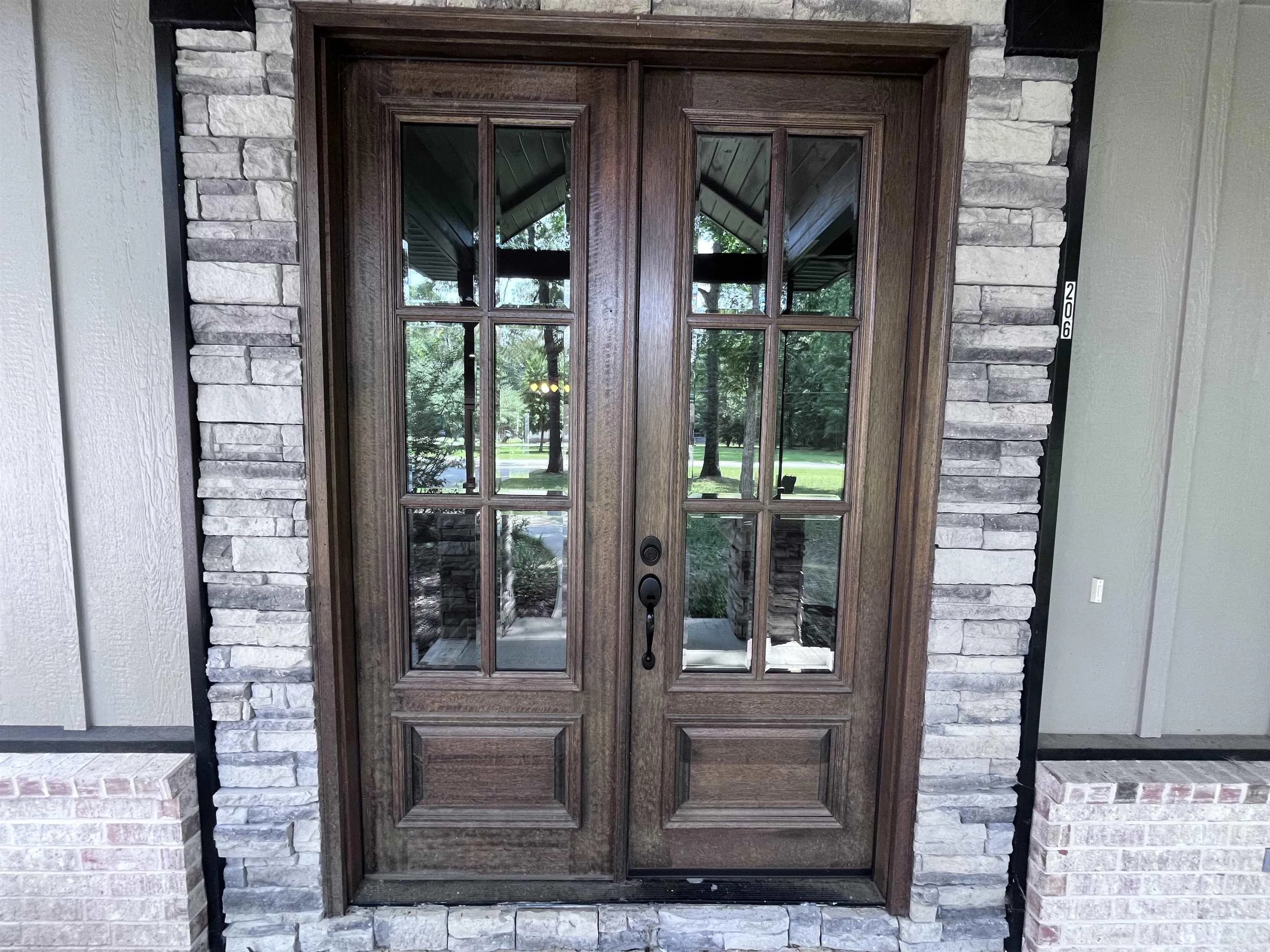 Property at 206  Bridgewood - Image 5