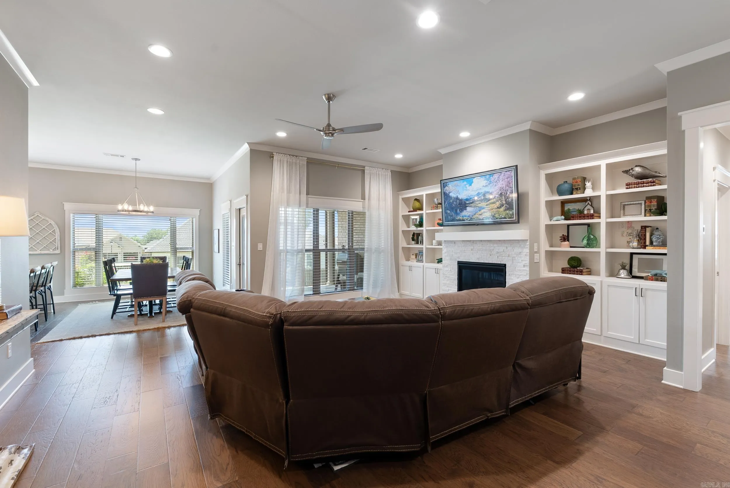 Property at 2690  Overcup - Image 28