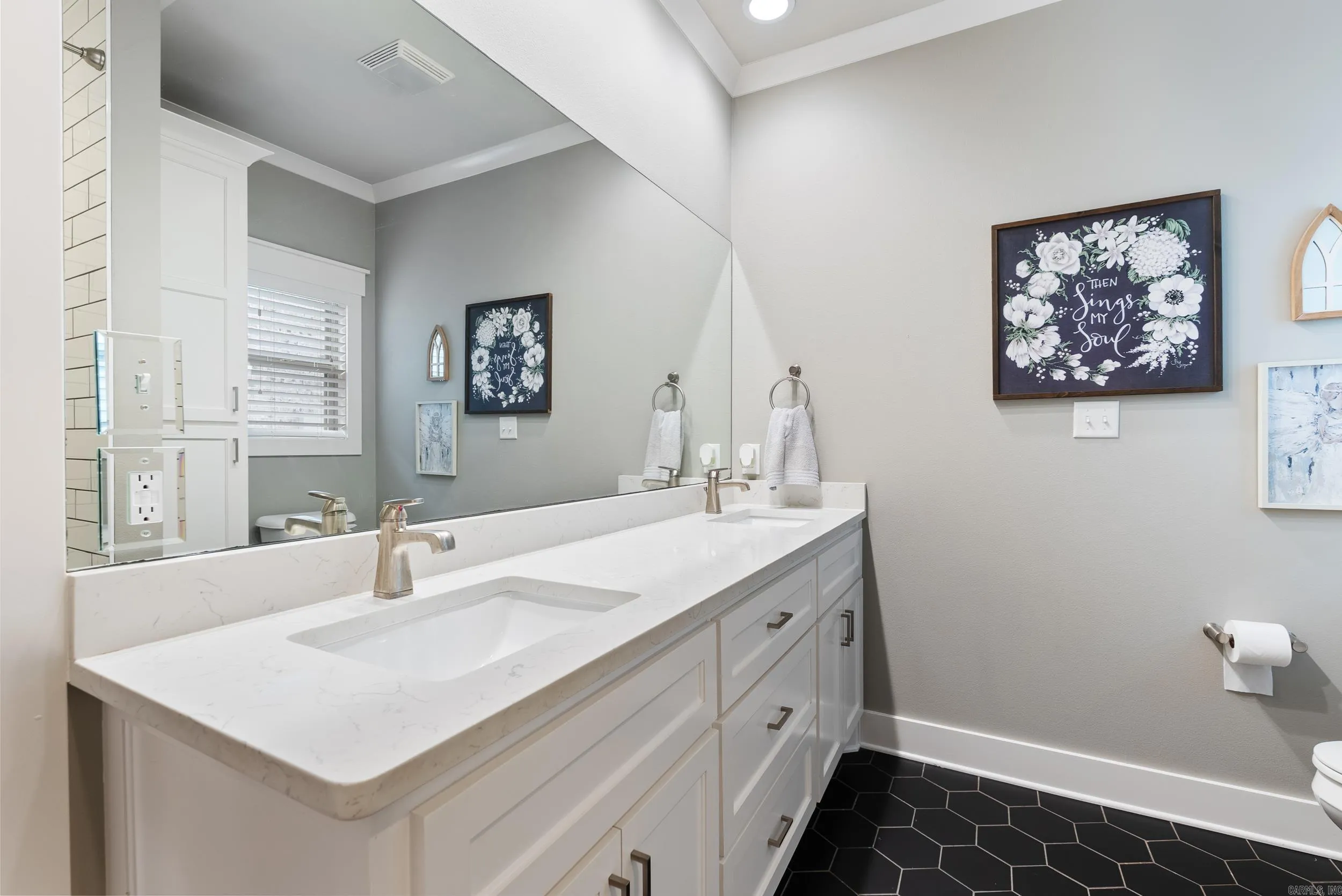 Property at 2690  Overcup - Image 12