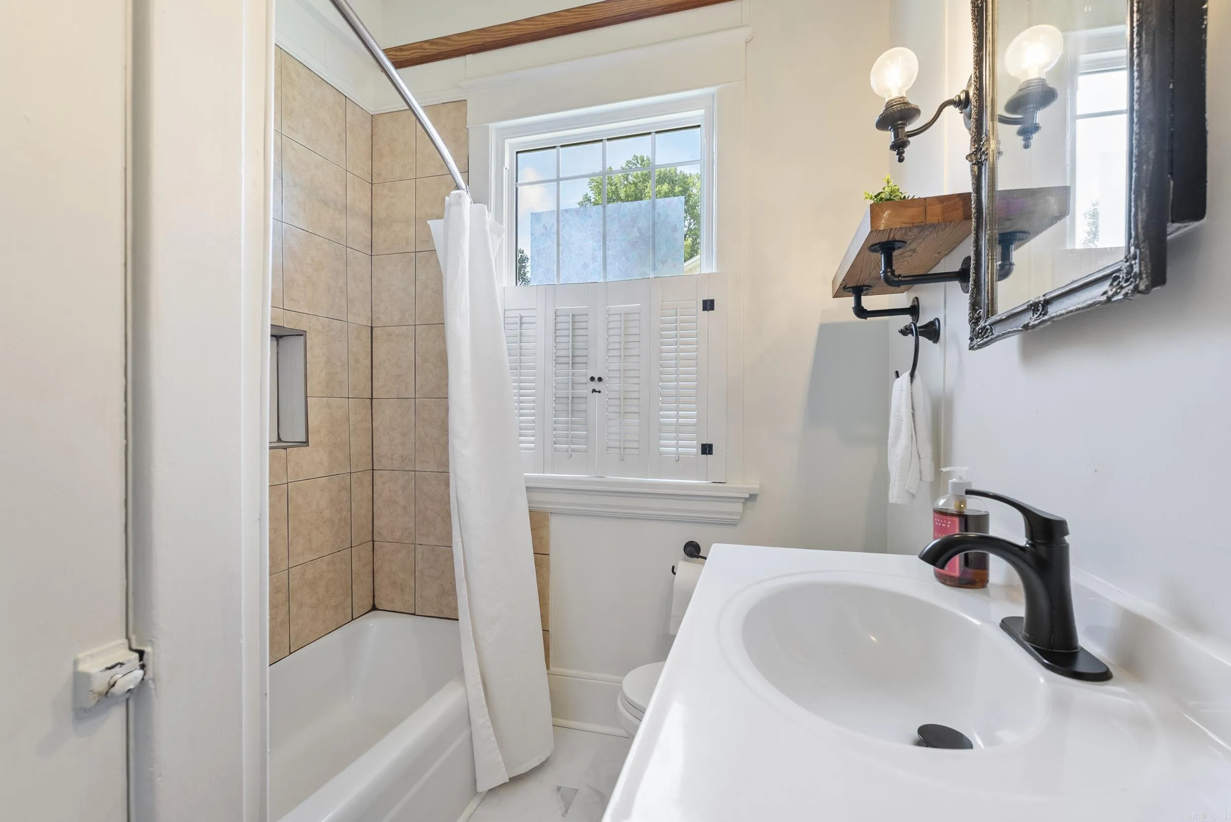 Property at 110 N West - Image 8