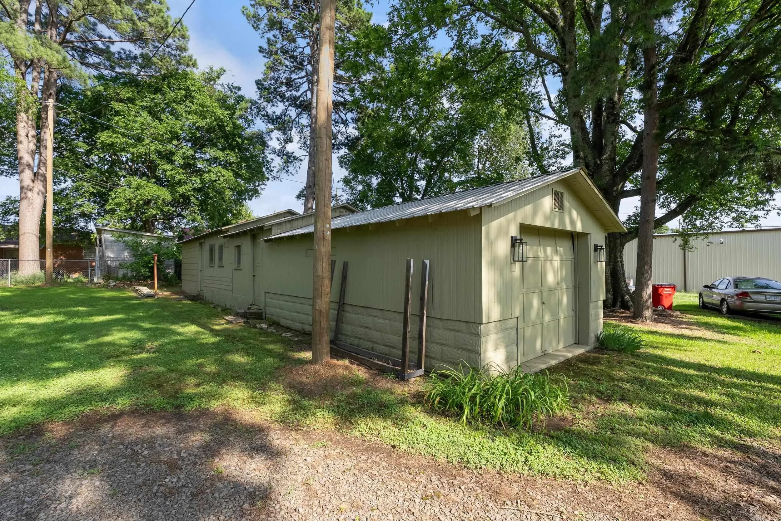 Property at 110 N West - Image 29