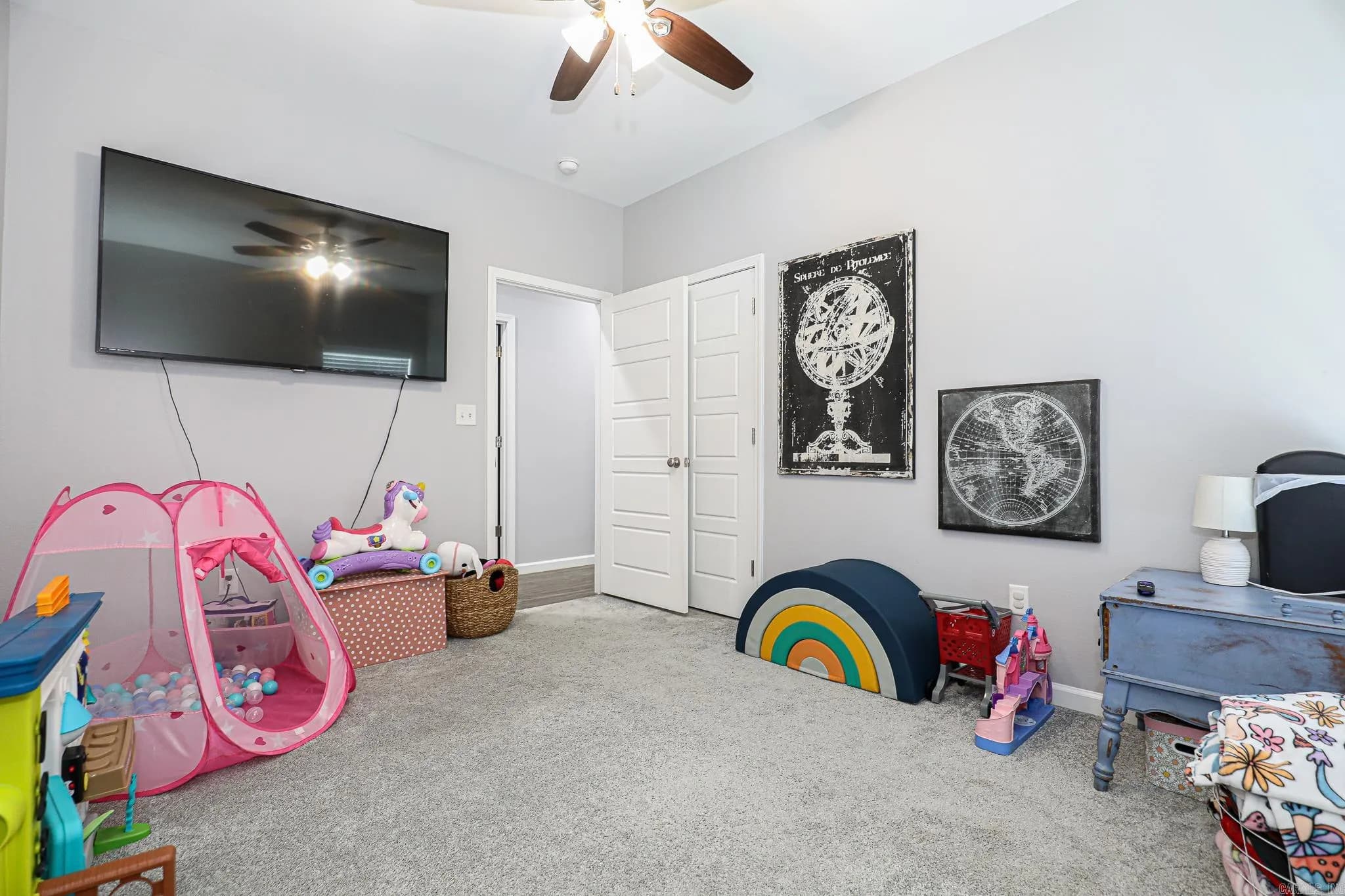 Property at 409  Carriage - Image 34