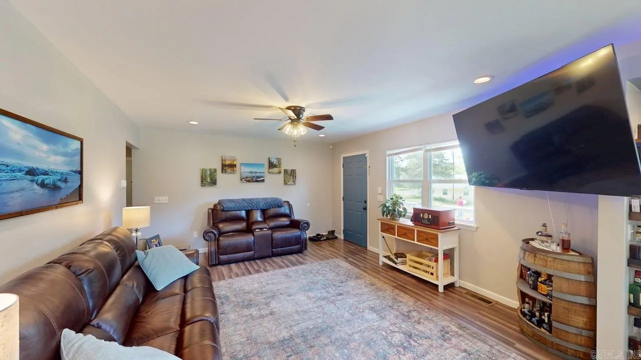 Property at 6  Russell - Image 8
