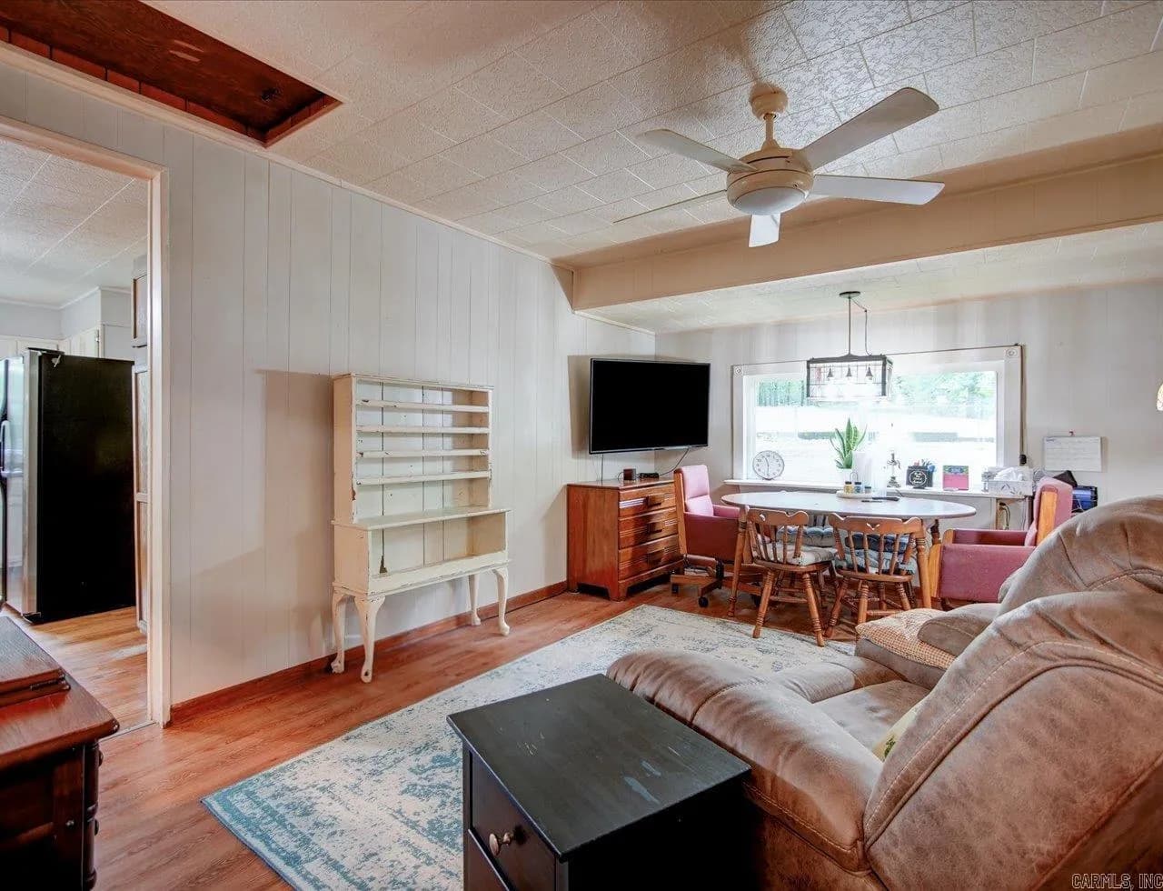 Property at 32  Cinnamon - Image 6