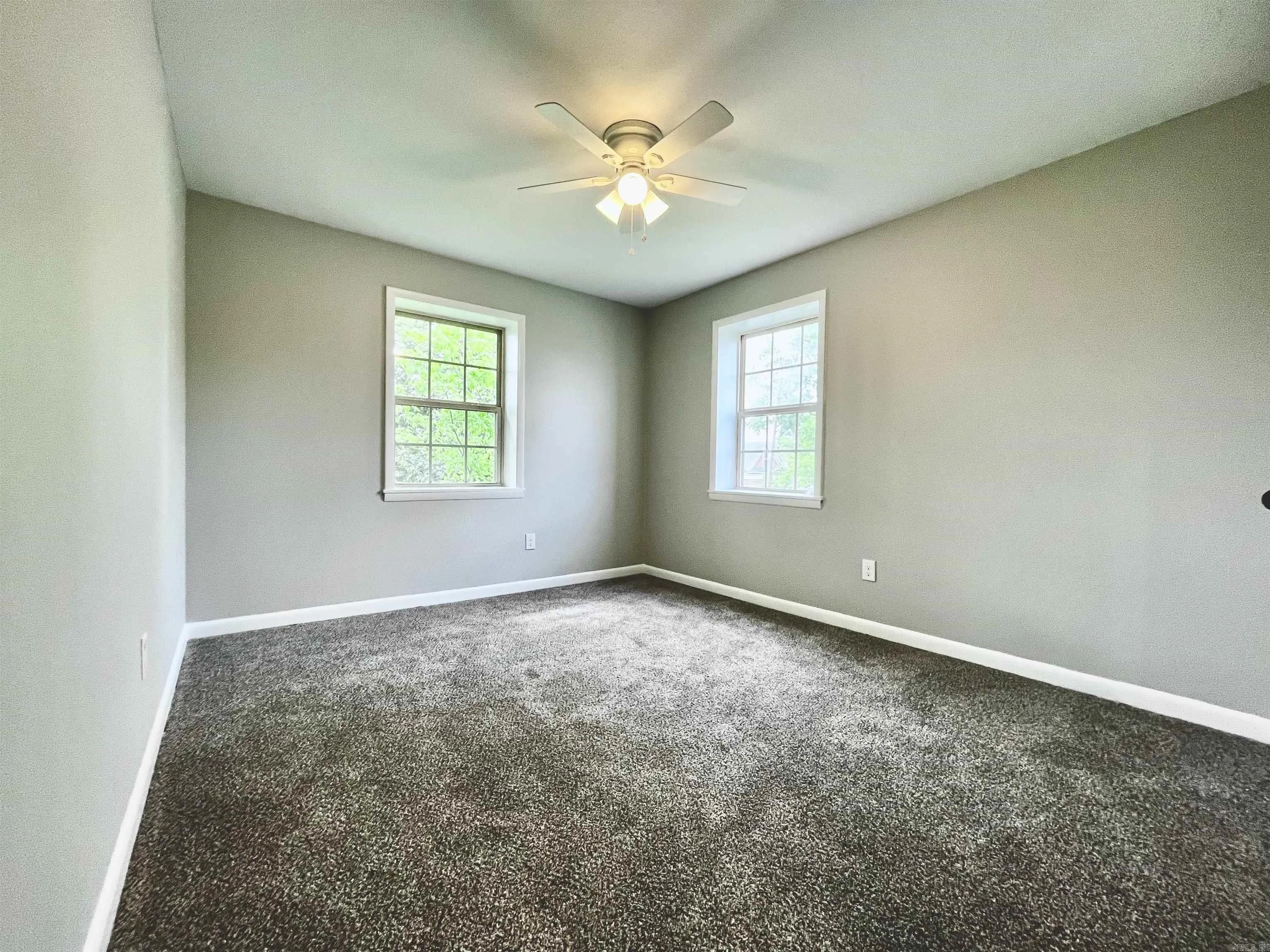 Property at 409 E Park - Image 18