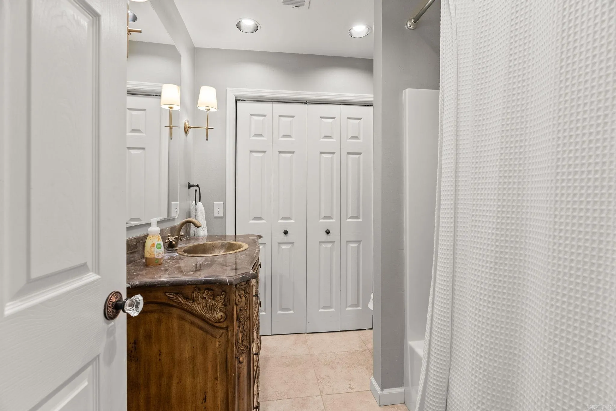 Property at 1811 N Jackson - Image 41