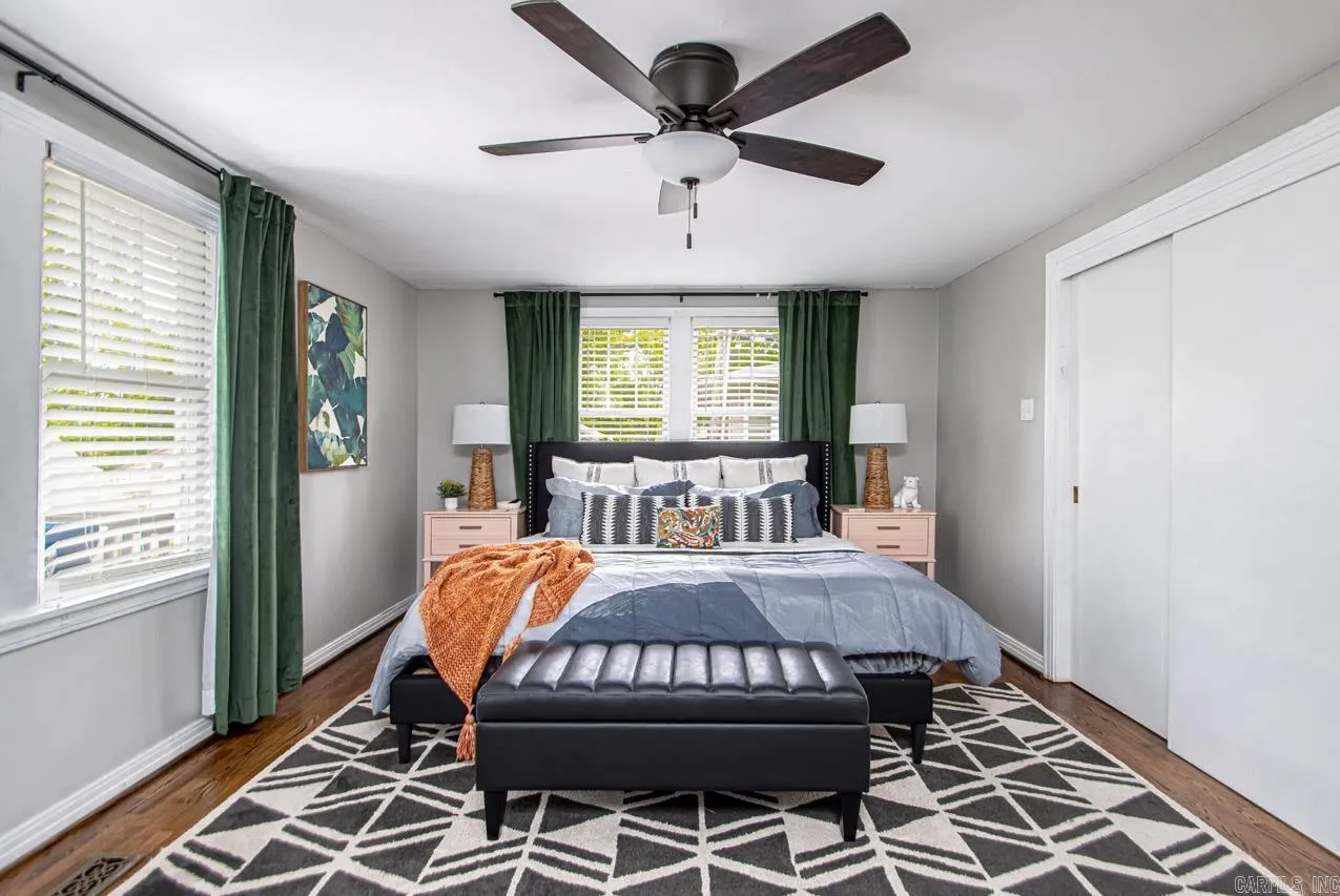 Property at 4816  Kenyon - Image 27