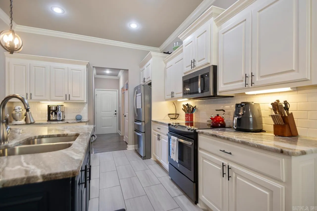 Property at 274  Reuben - Image 13