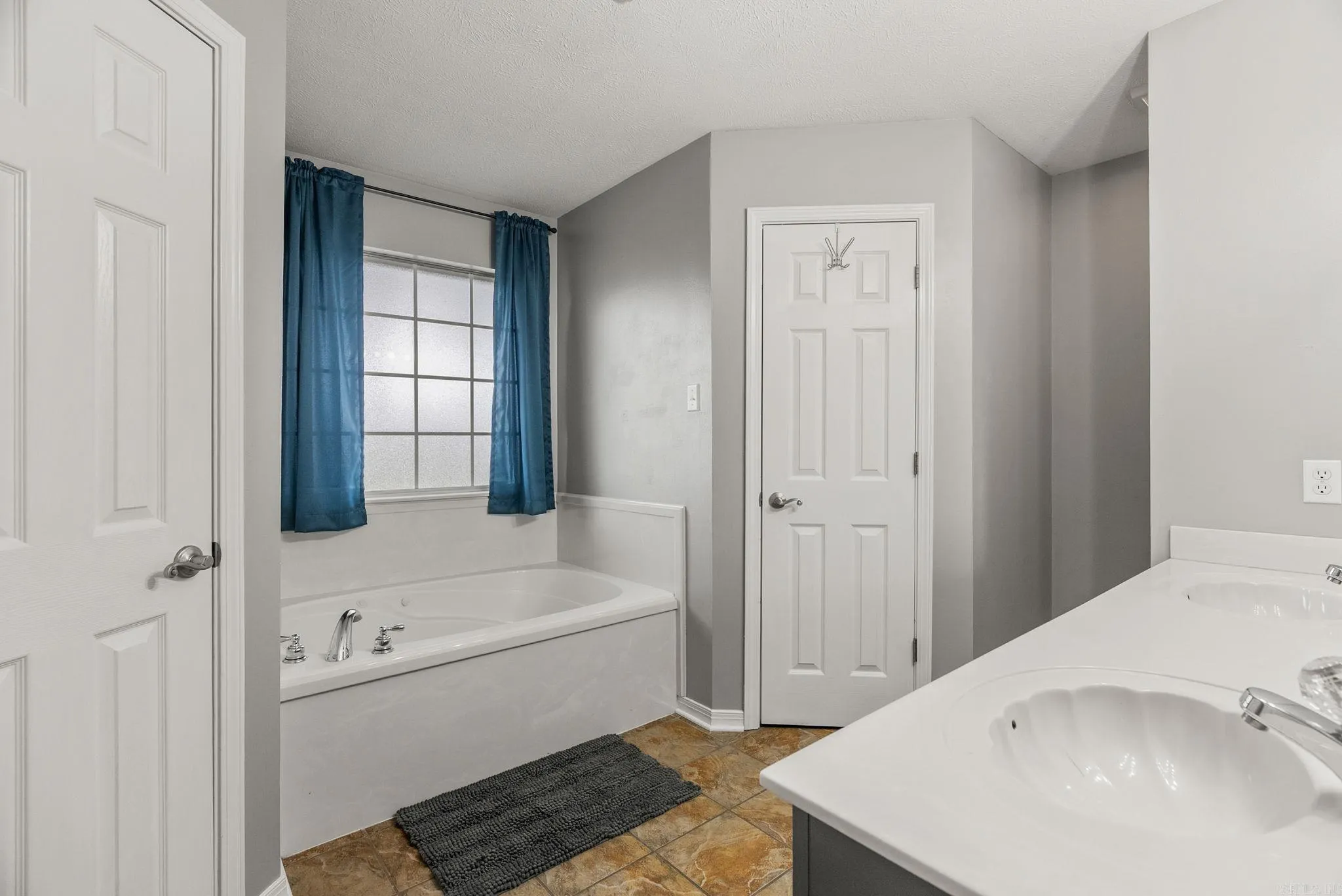 Property at 39  Sweetbriar lane - Image 31