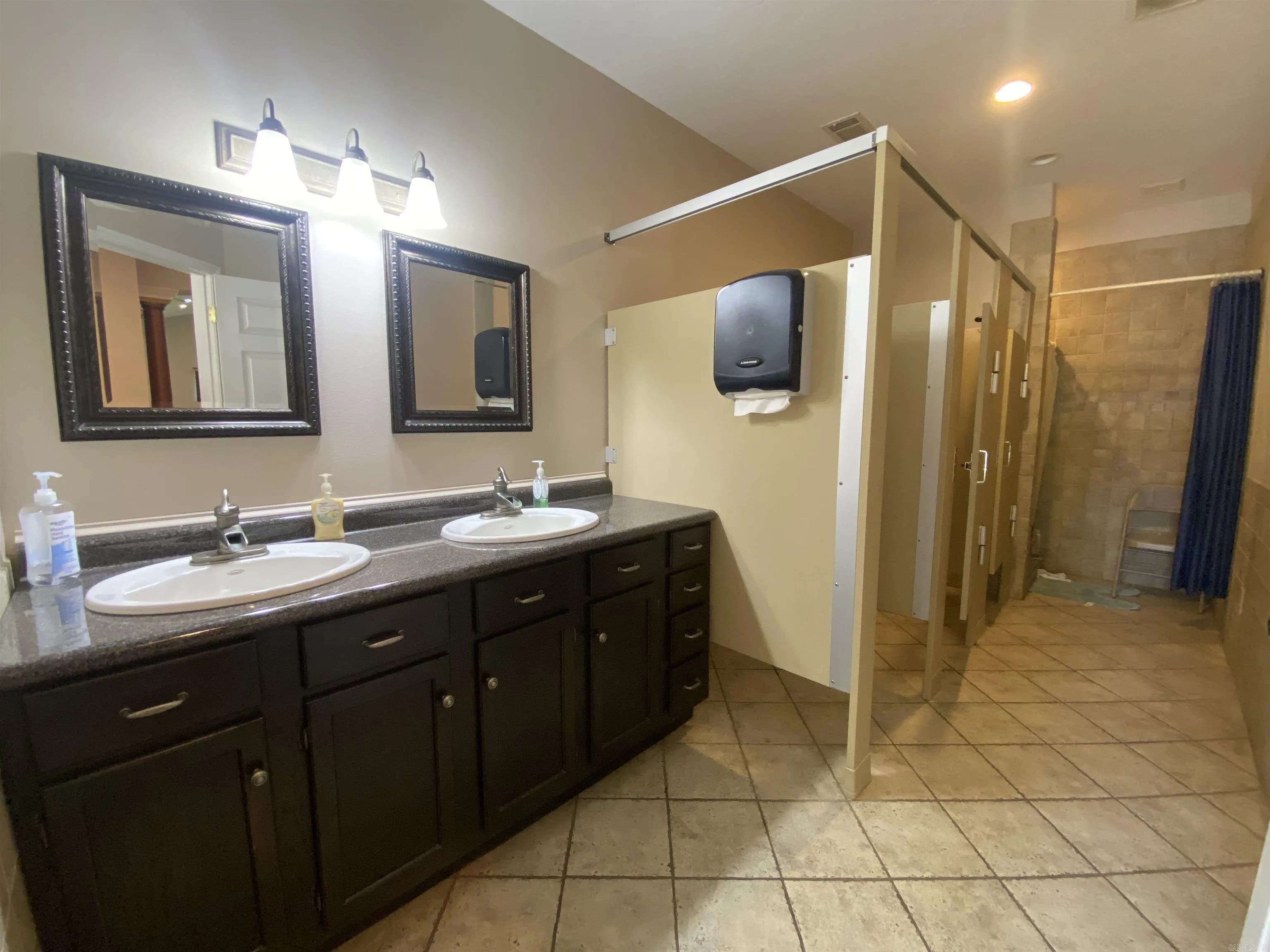 Property at 221 W Pierce st - Image 18