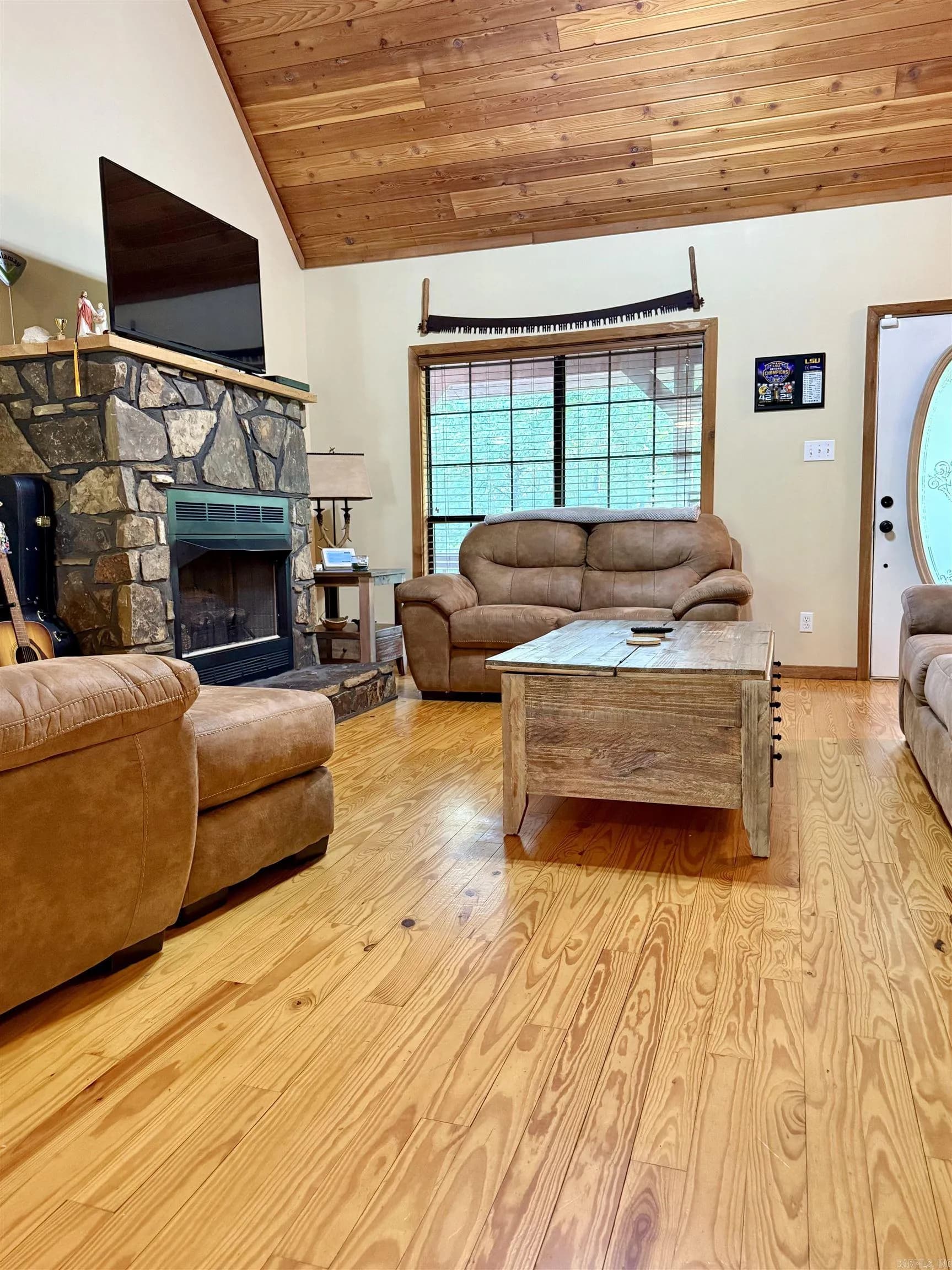 Property at 50  Jackson ridge - Image 14
