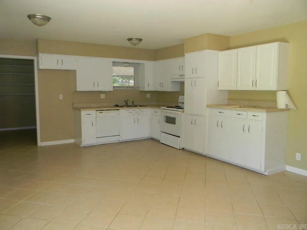 Property at 2902 N Erie ave - Image 8