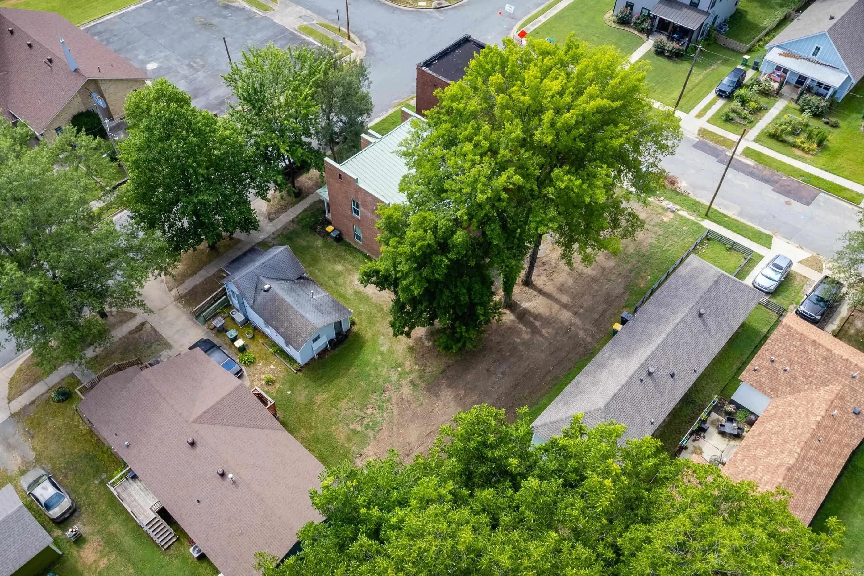 Property at 418 E Charles bussey - Image 6