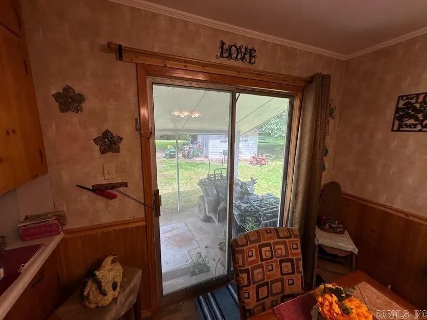 Property at 305 N Main - Image 8