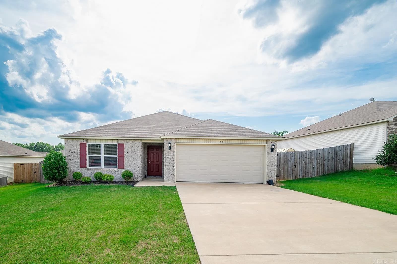 Property at 109  Goldenrod - Image 1