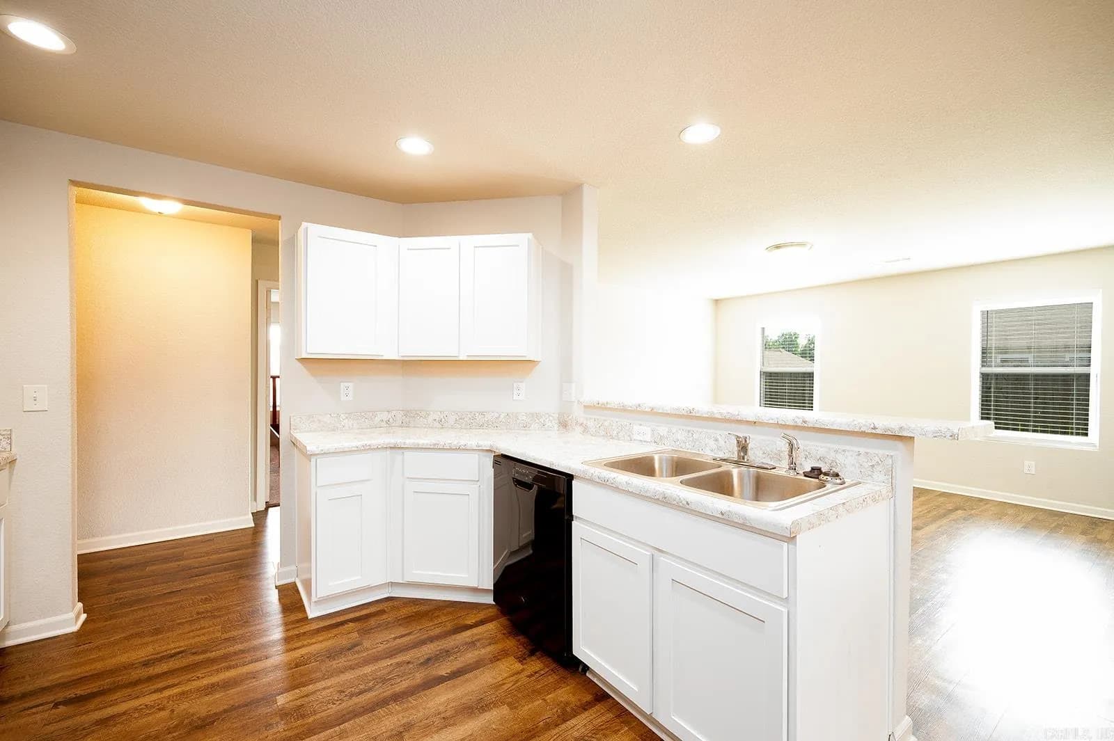 Property at 109  Goldenrod - Image 8