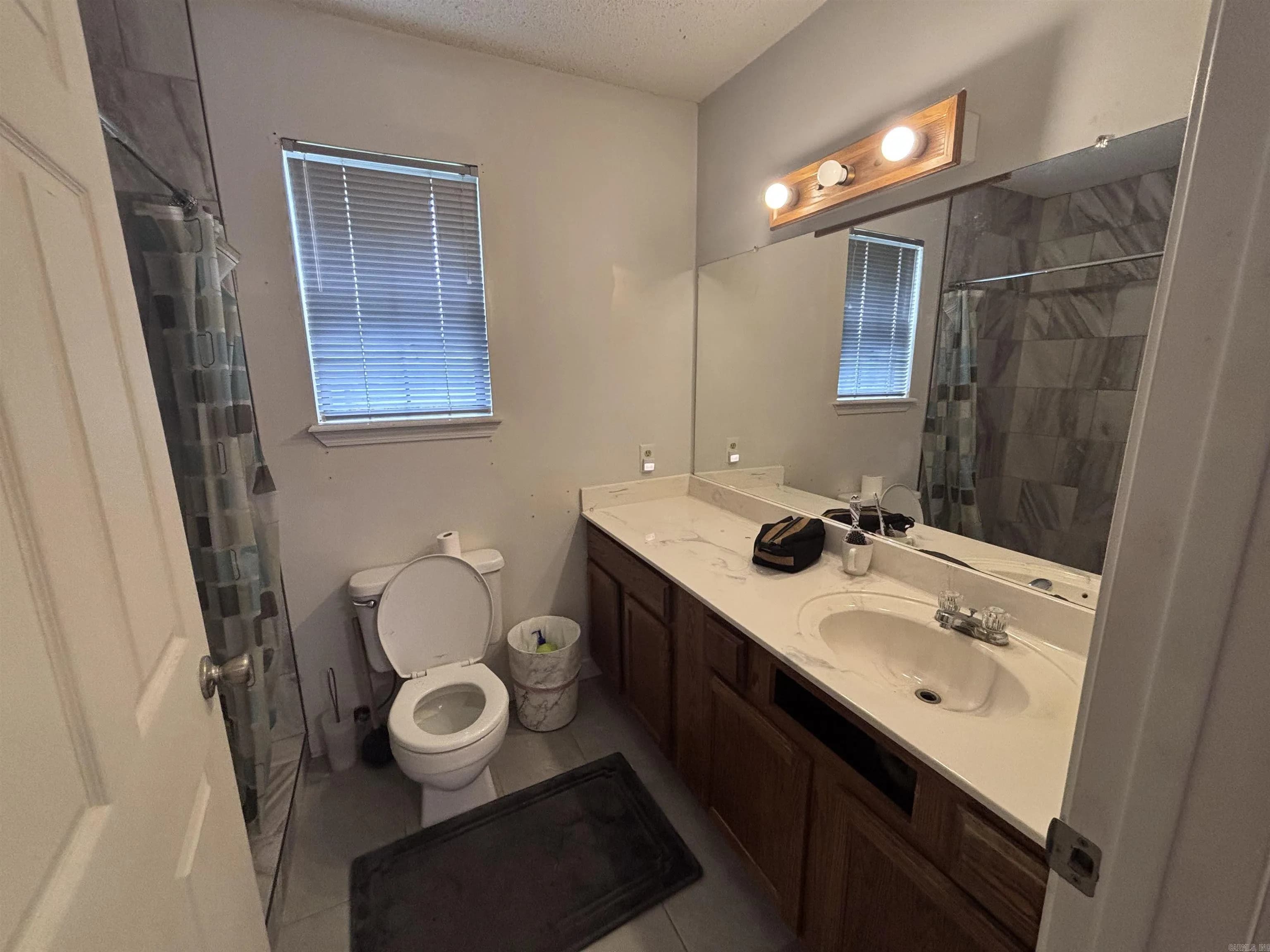 Property at 202  Houston - Image 13