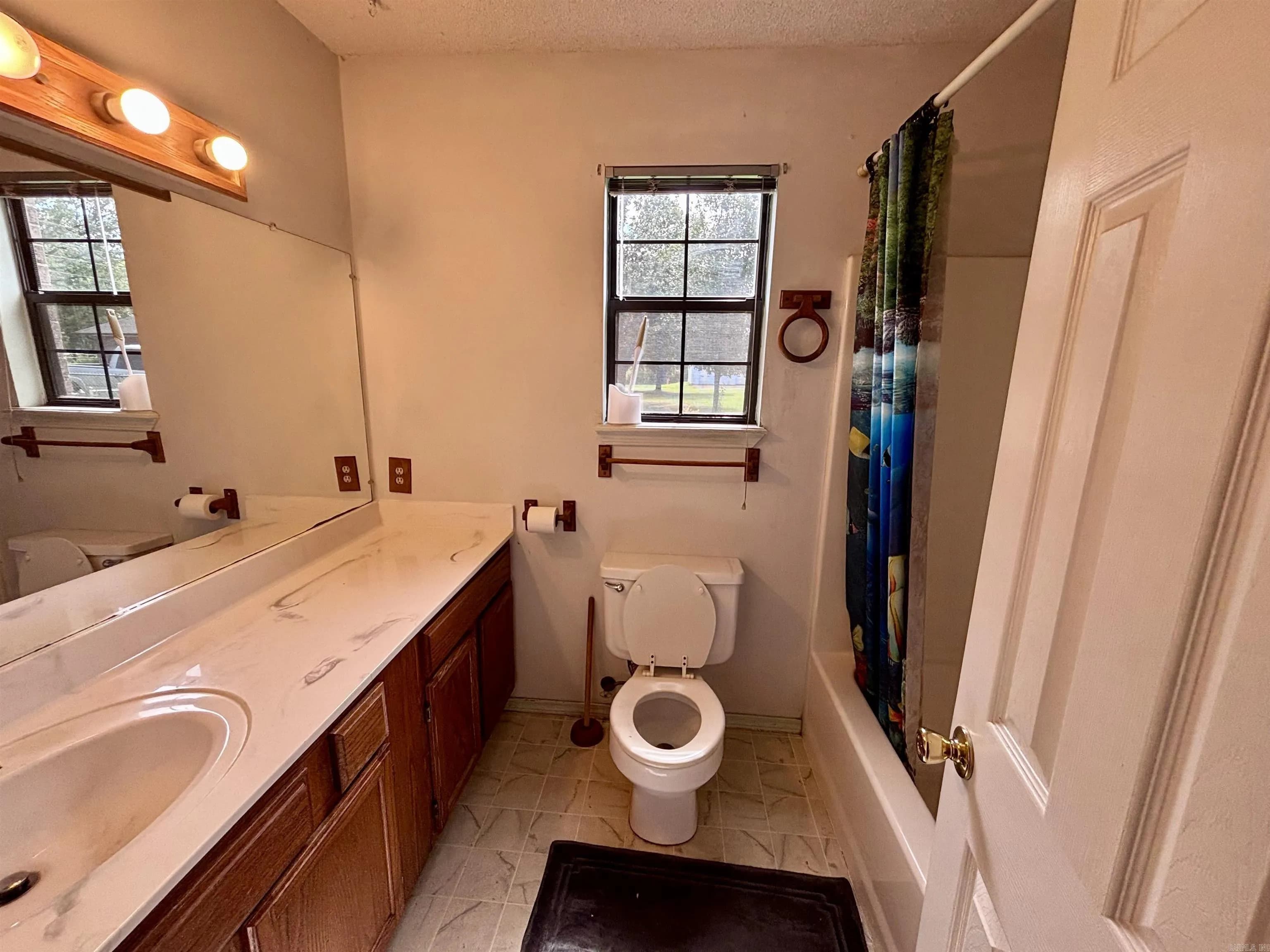 Property at 202  Houston - Image 16