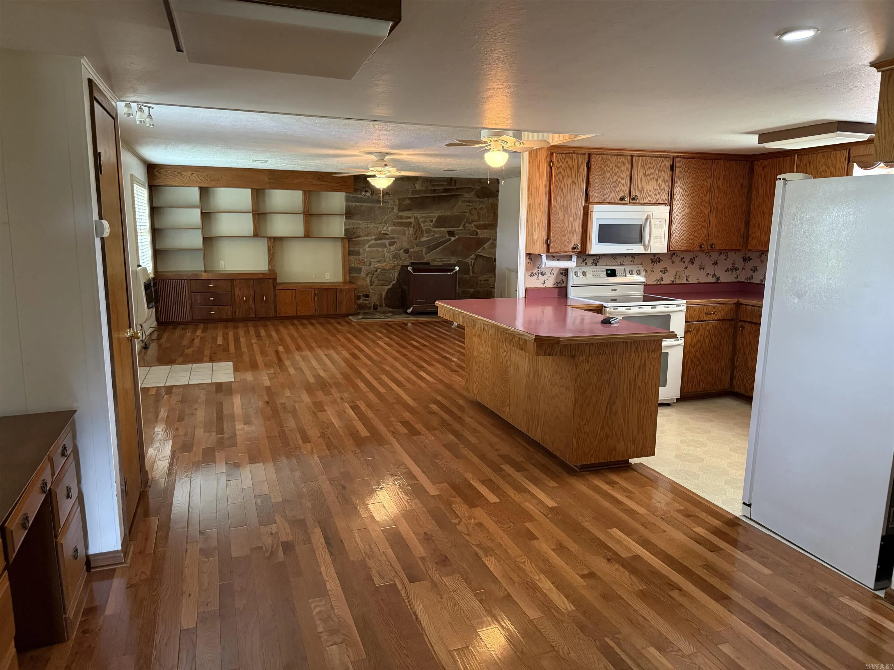 Property at 925  Uphill - Image 4