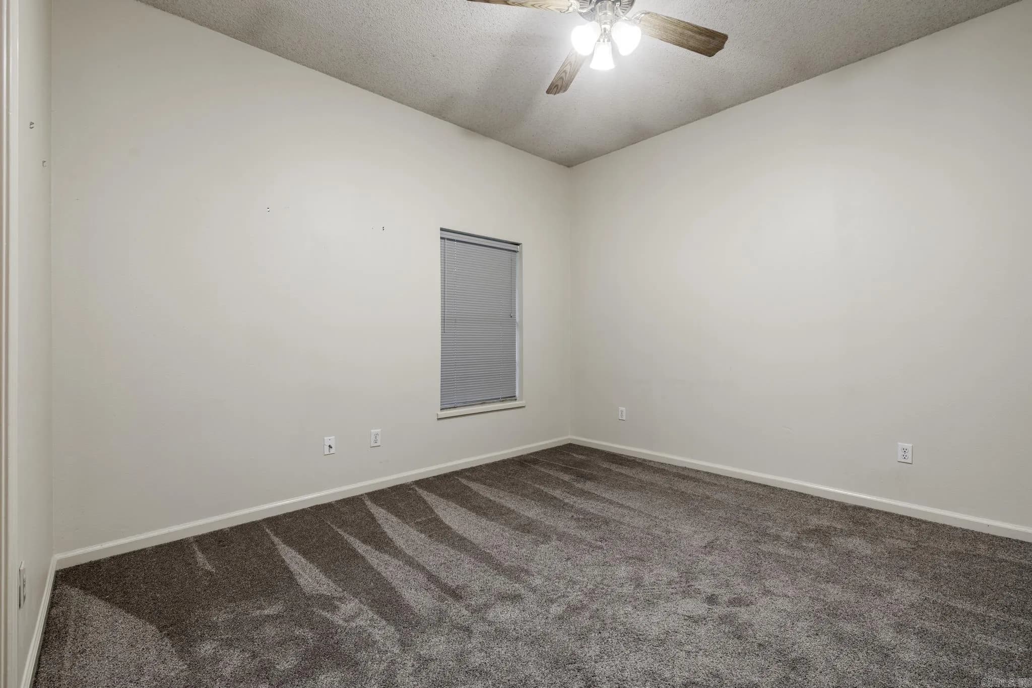 Property at 1327  Hunter - Image 18