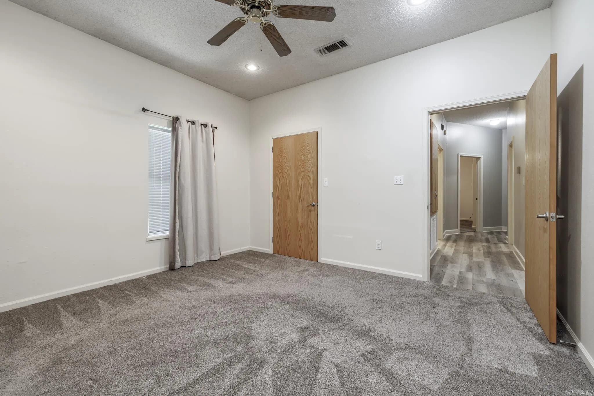 Property at 1327  Hunter - Image 11