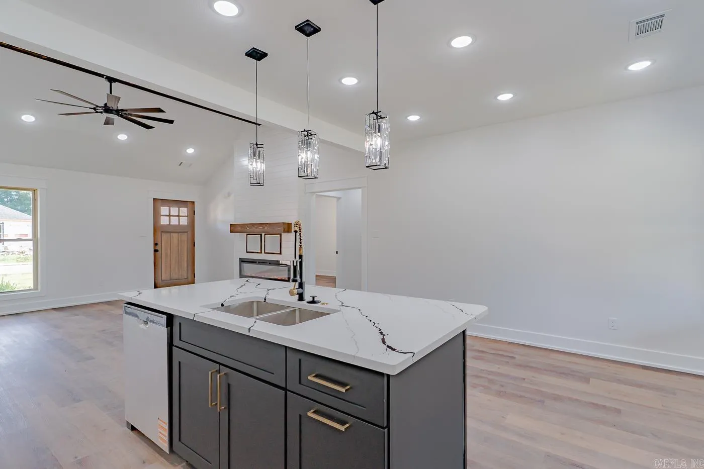 Property at 400  Gia - Image 16