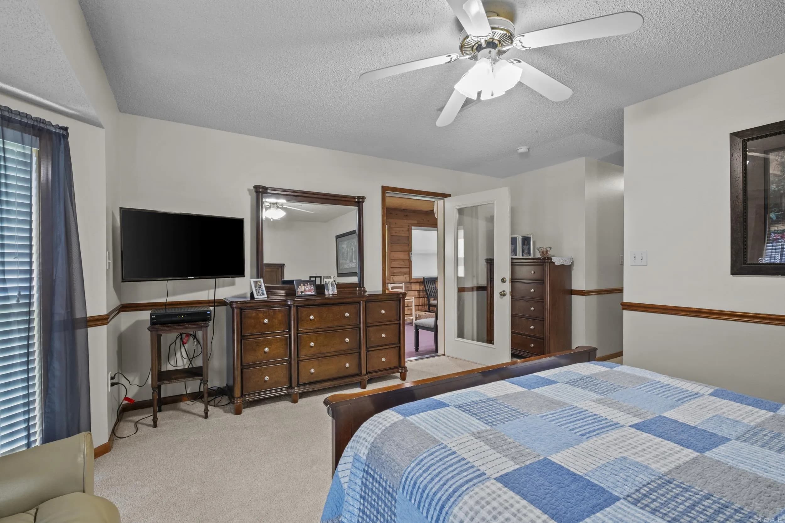 Property at 2521  Military - Image 28
