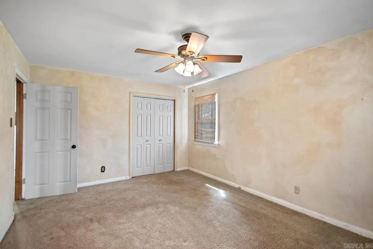Property at 301 E Devon - Image 10