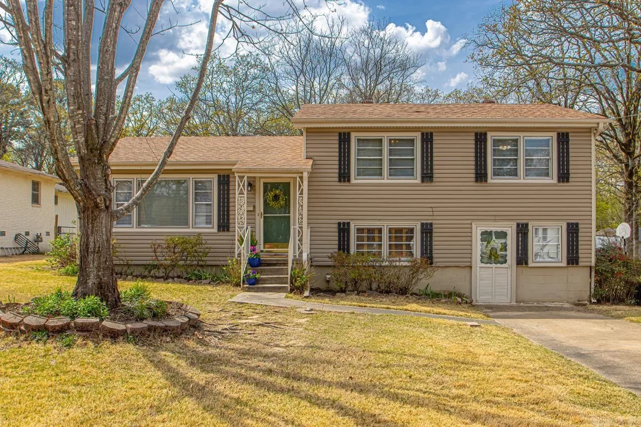 Property at 301 E Devon - Image 2