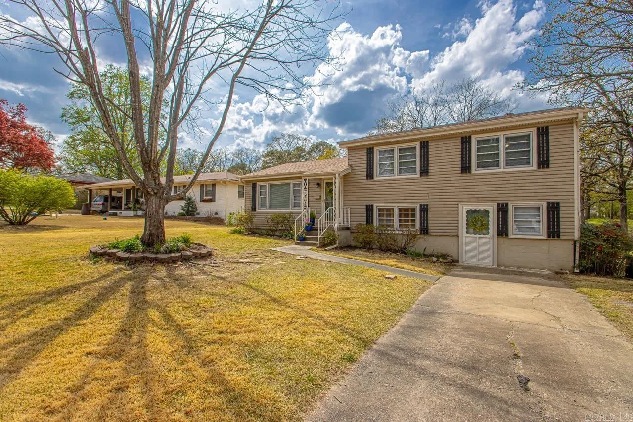 Property at 301 E Devon - Image 4