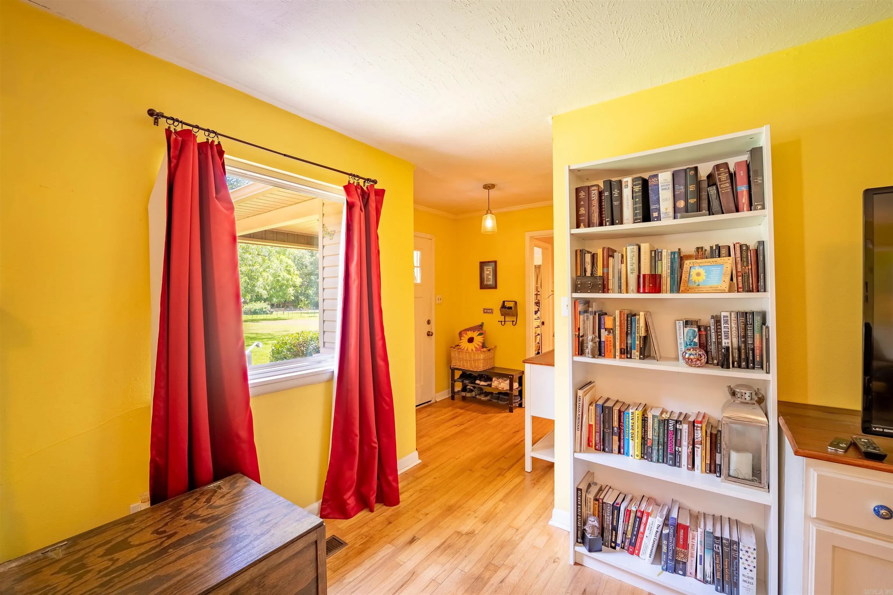 Property at 220 W Lawson - Image 26