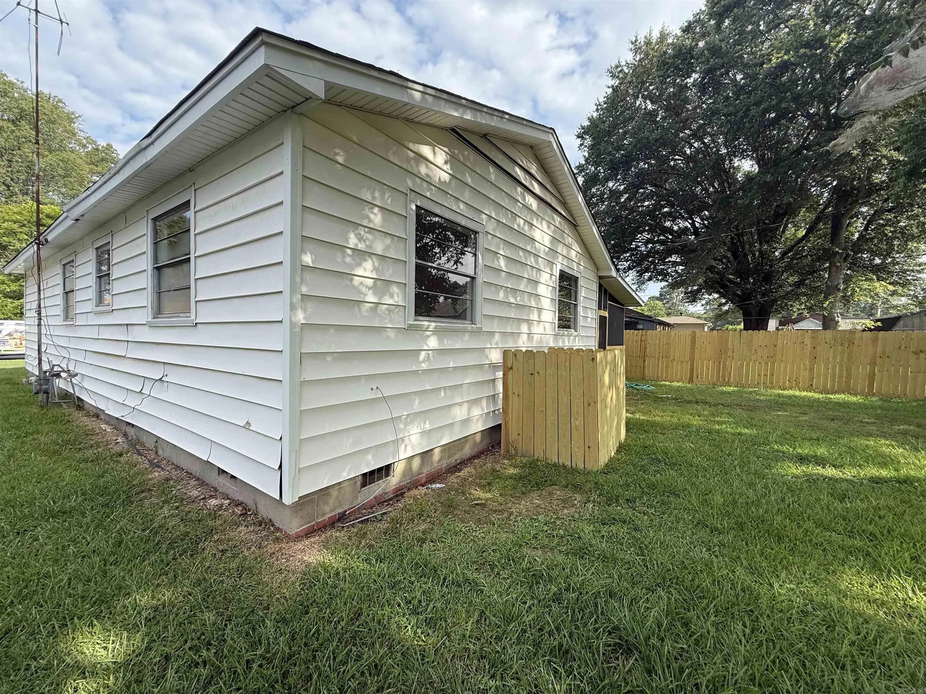 Property at 221  Crouch - Image 25