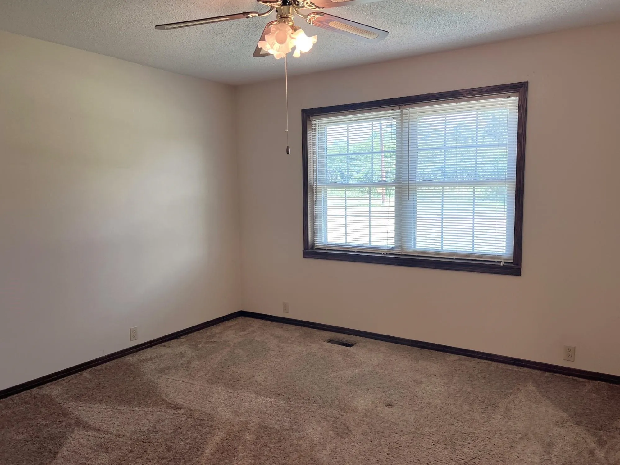 Property at 1112  Maple - Image 19
