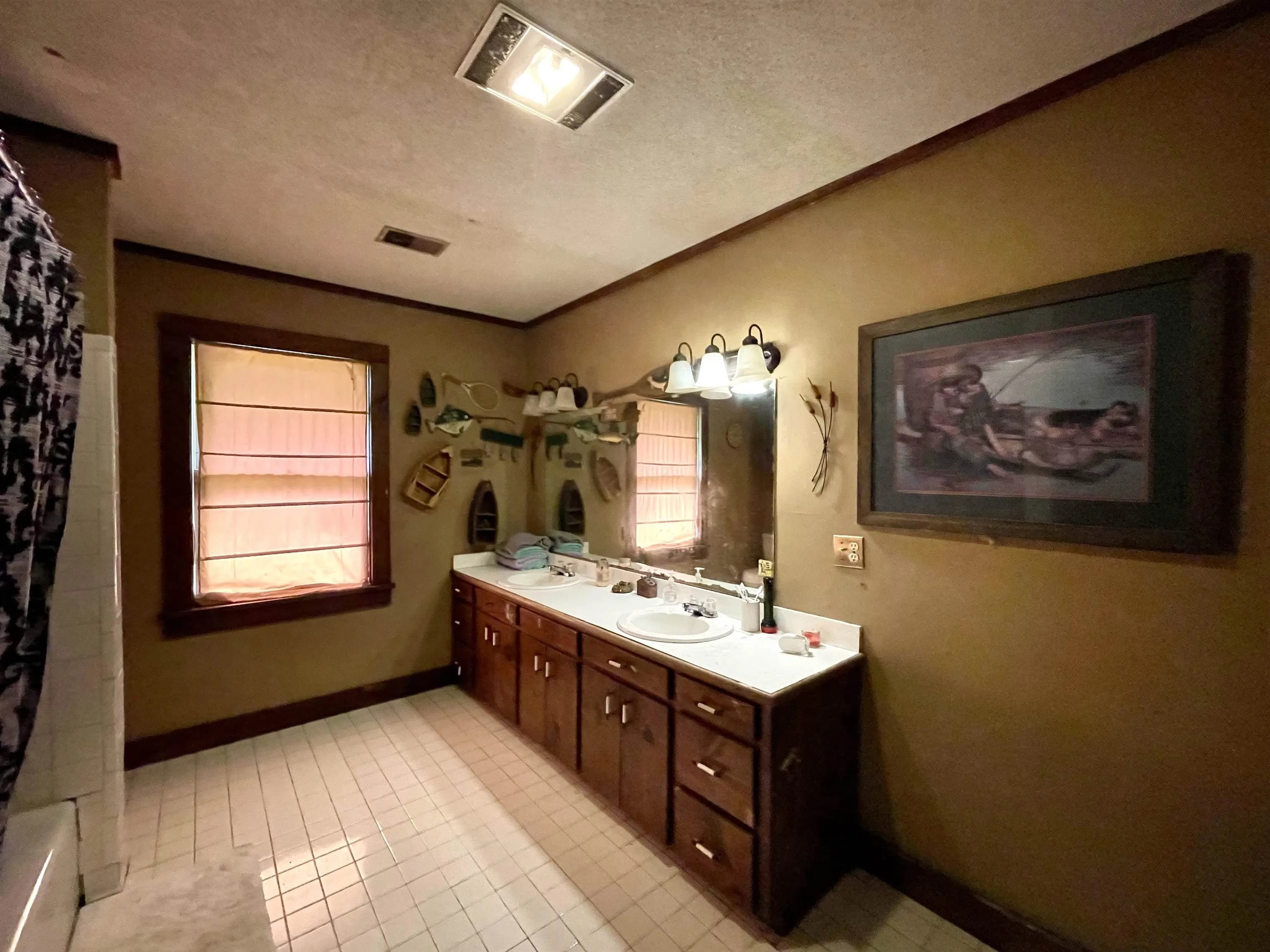 Property at 108  Dianna - Image 20