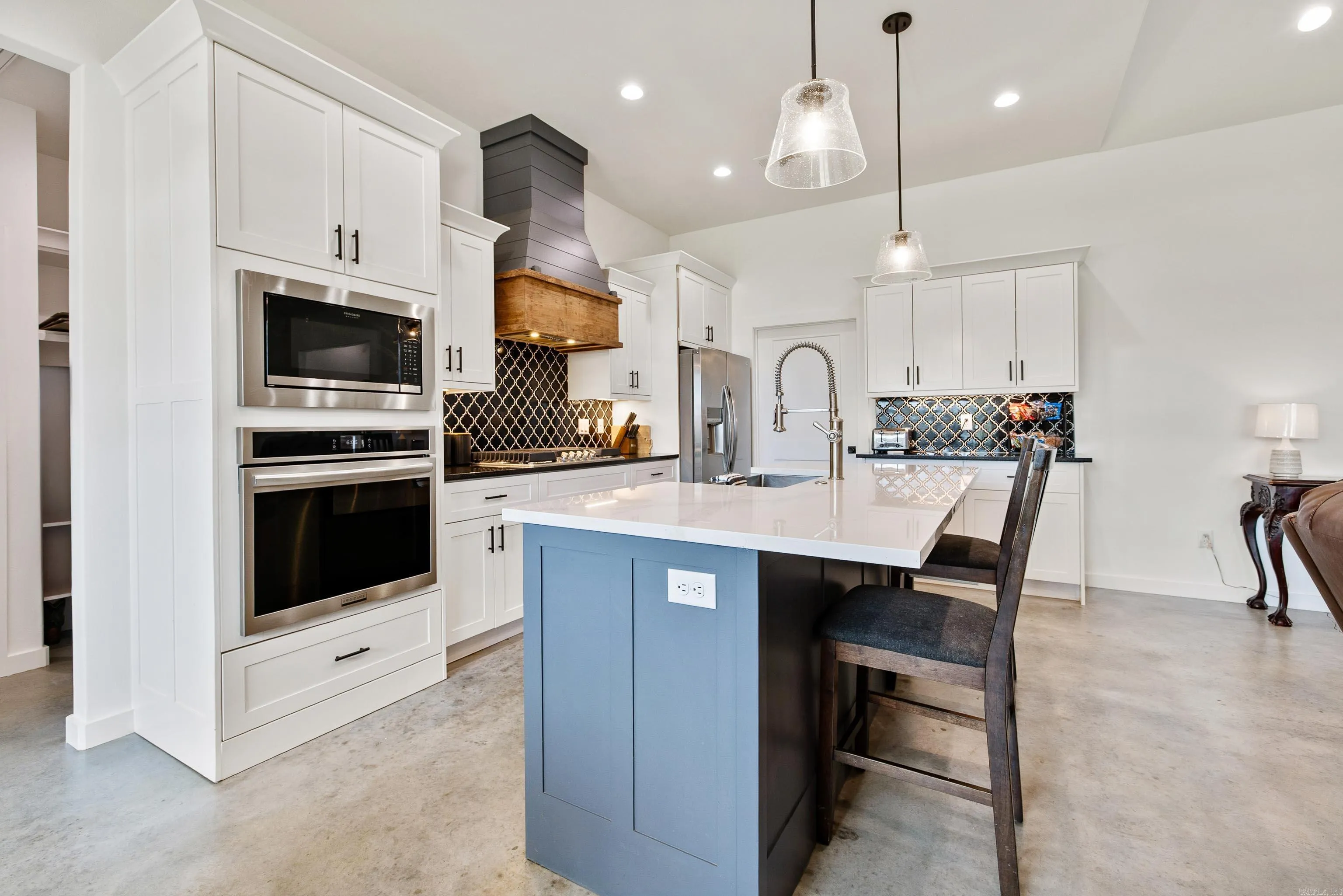 Property at 1813  Avilla vincintage - Image 19
