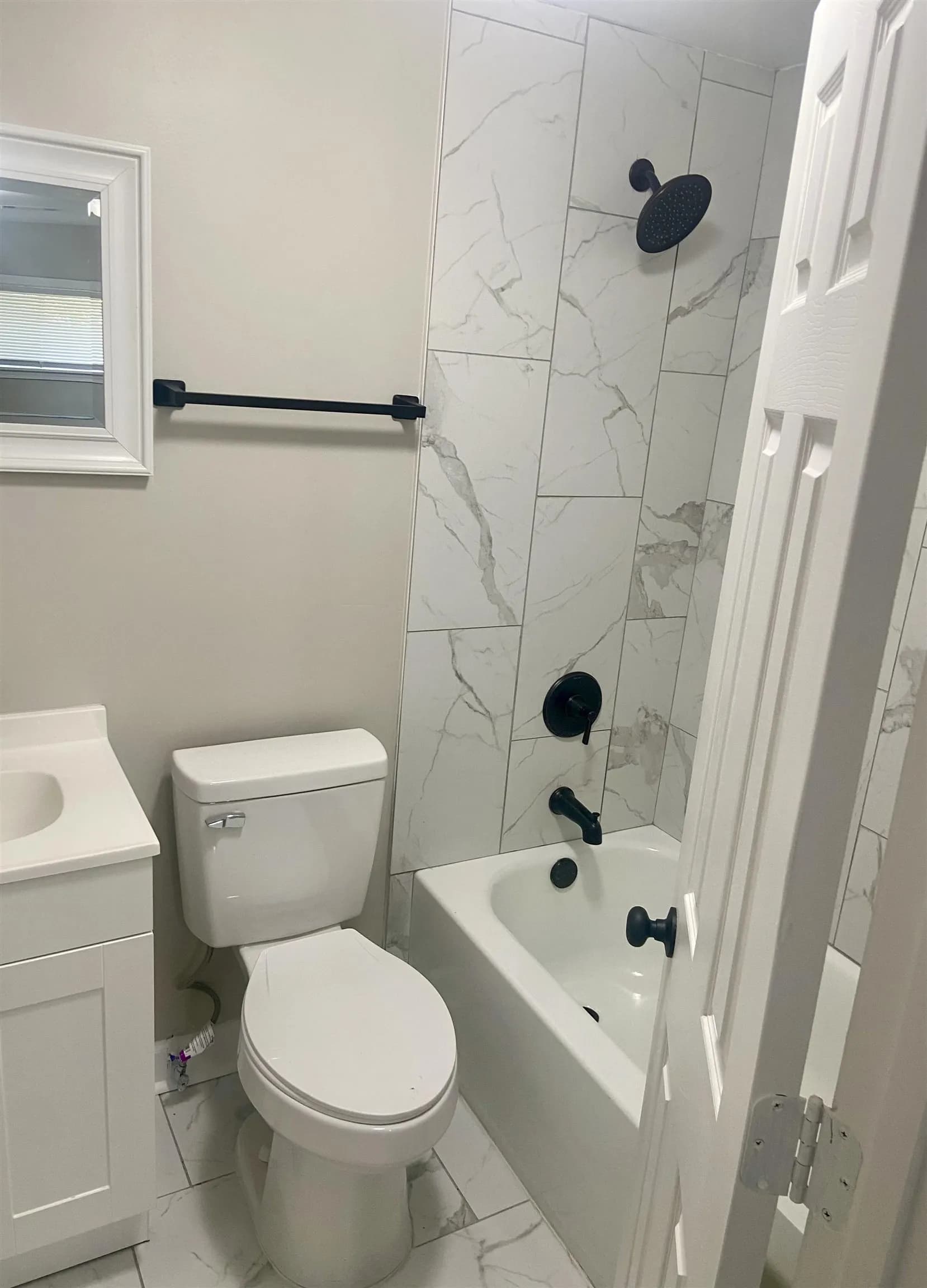 Property at 128 W Magnolia - Image 15