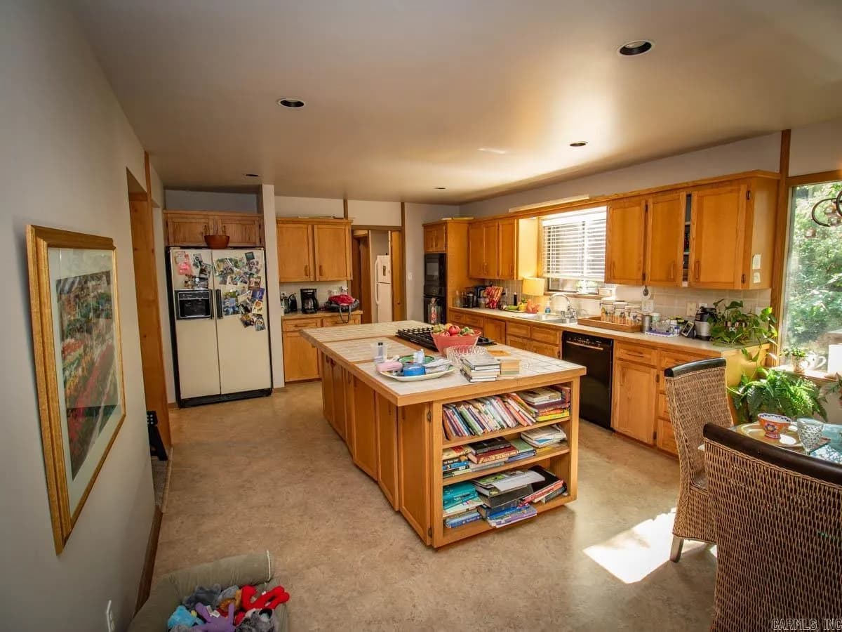 Property at 13720  Windsor - Image 10