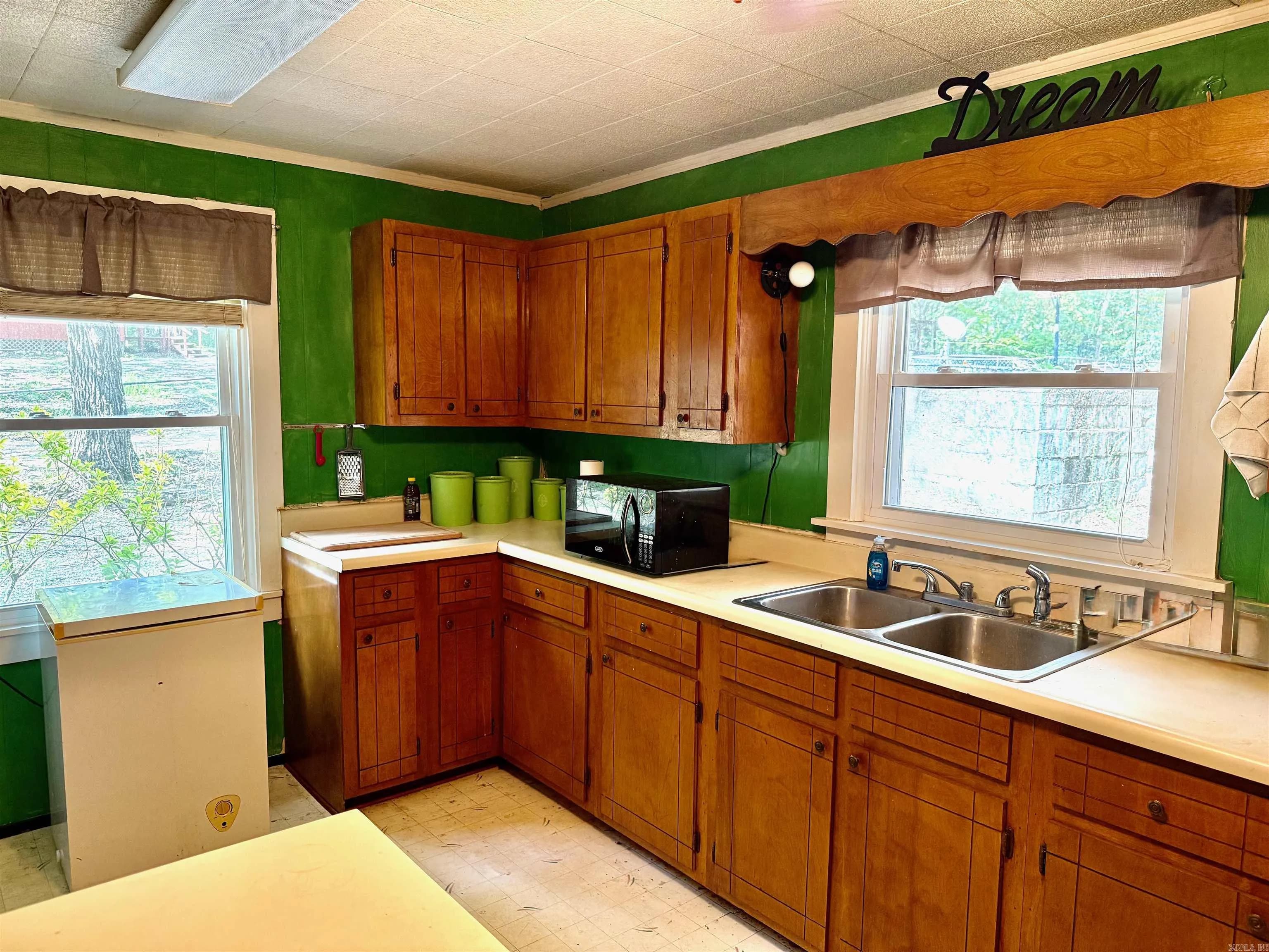 Property at 104  Ann - Image 14