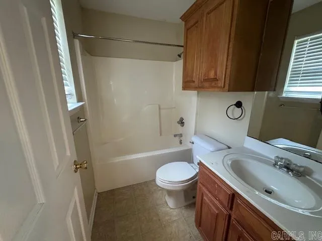 Property at 127  Irwin - Image 11