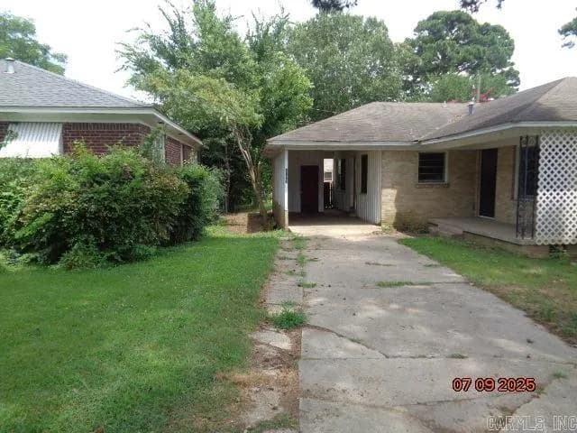 Property at 1805 S Van buren - Image 4