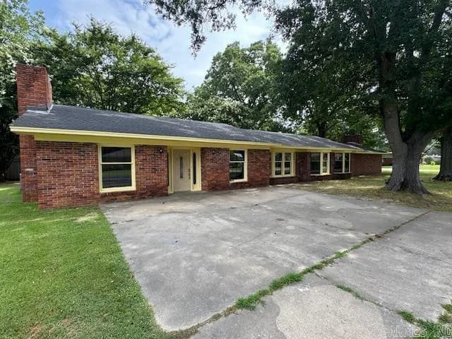 Property at 602 W Hoyle - Image 2