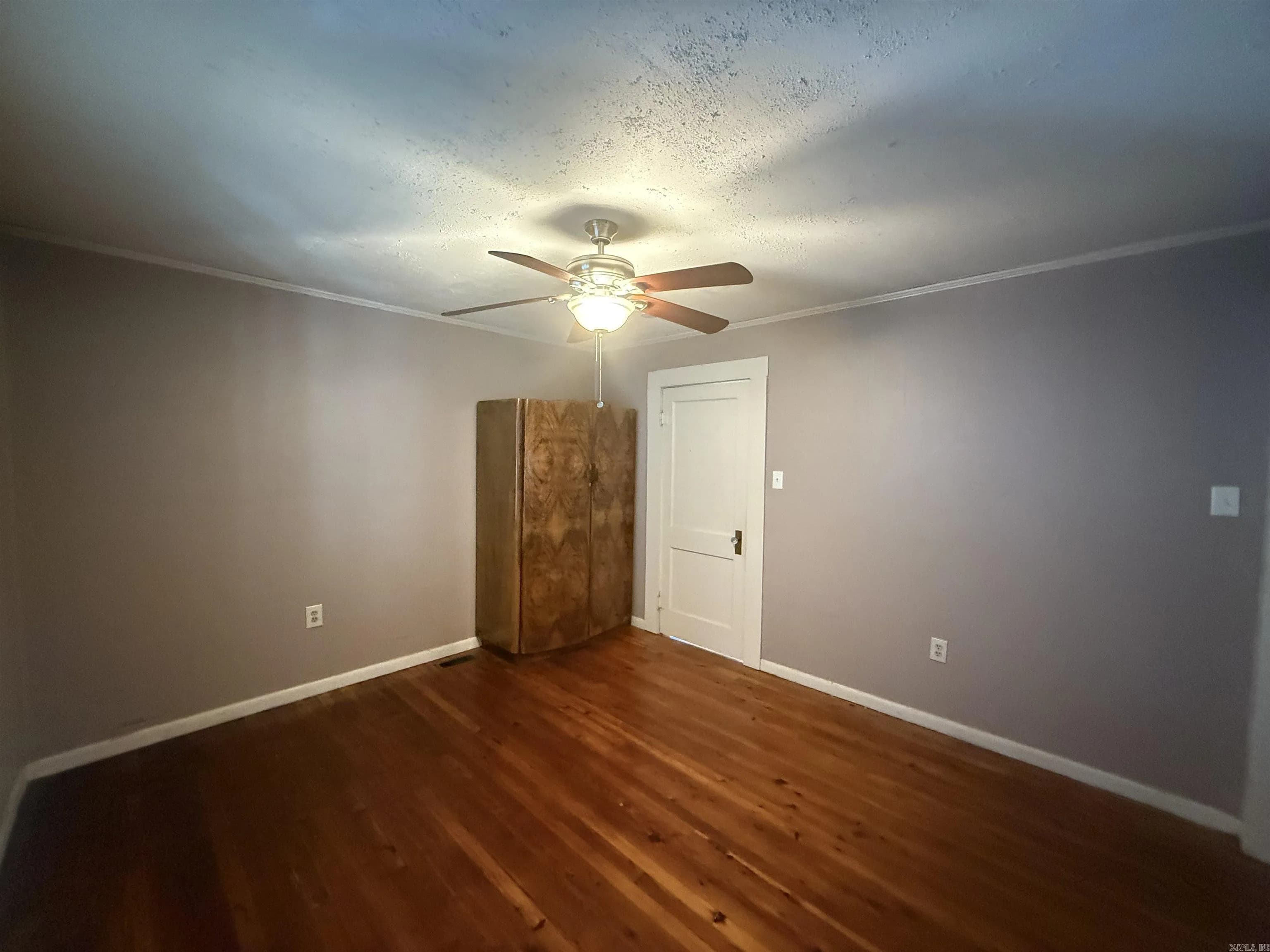 Property at 2318 W 3rd - Image 6