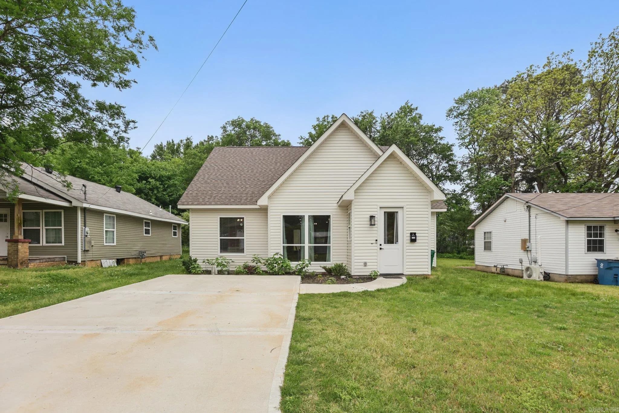 Property at 712 W Ashley - Image 2