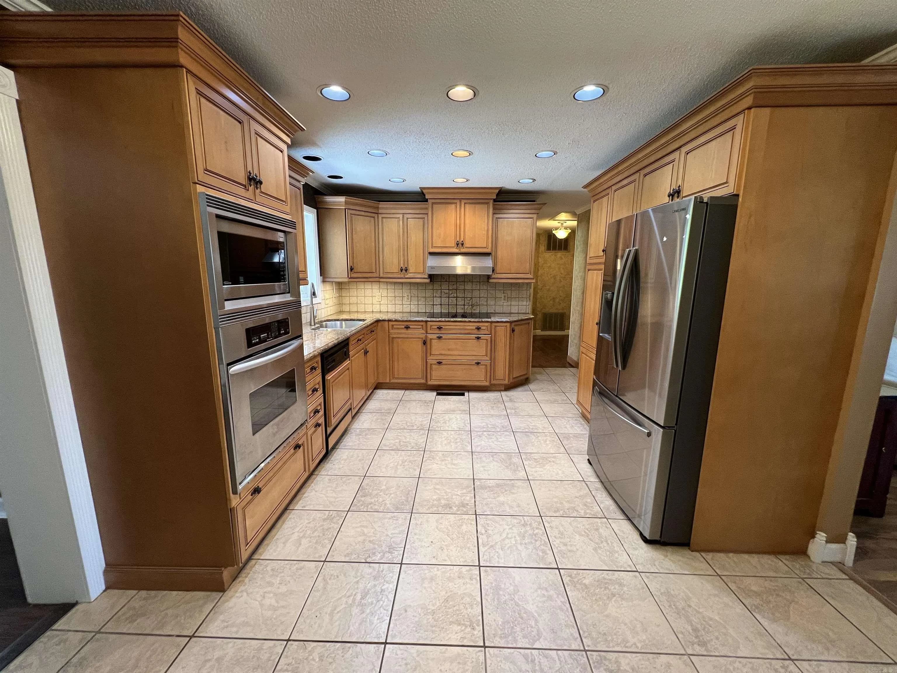 Property at 29  Sunset dr - Image 6