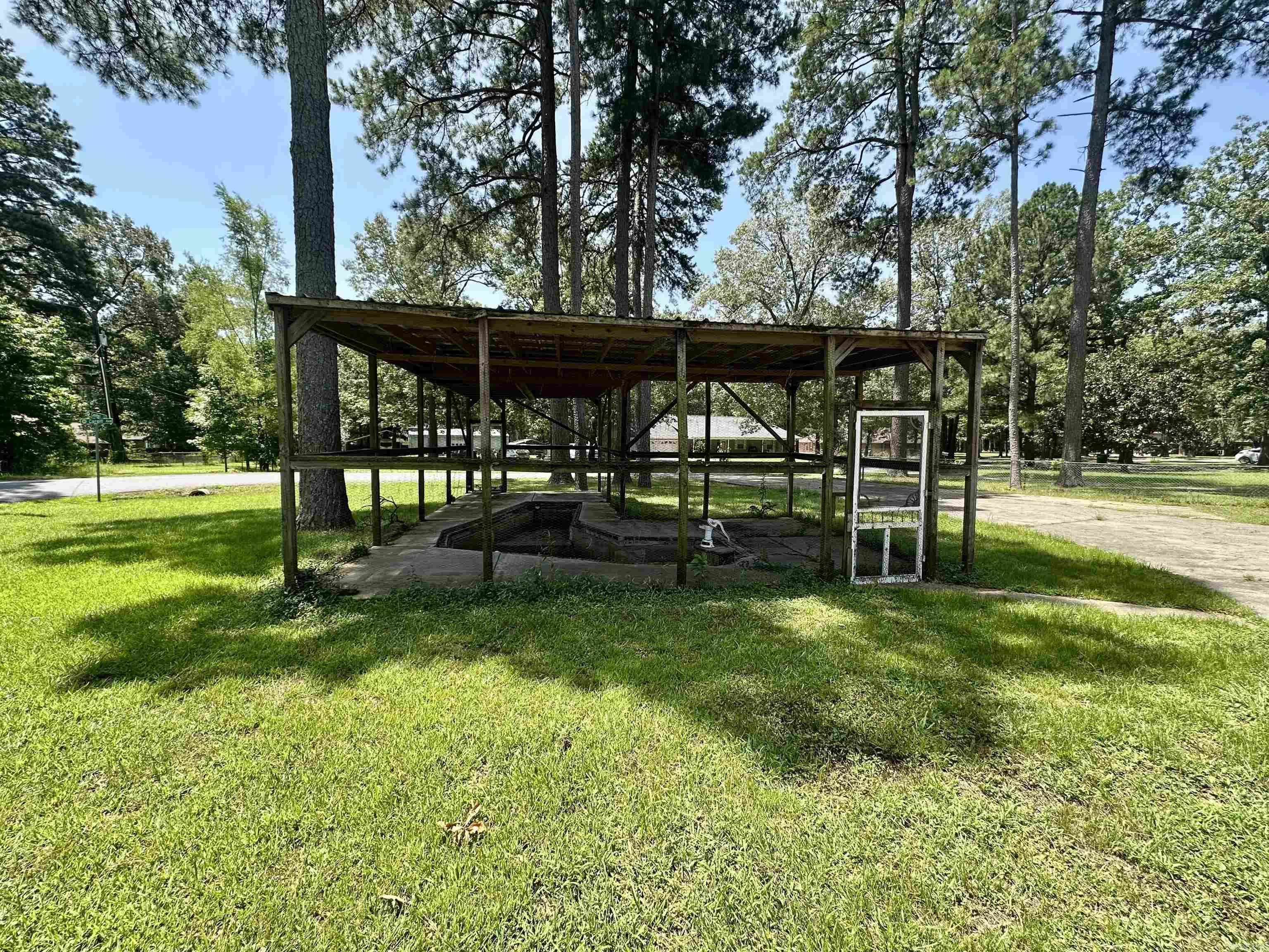 Property at 304  Center - Image 4