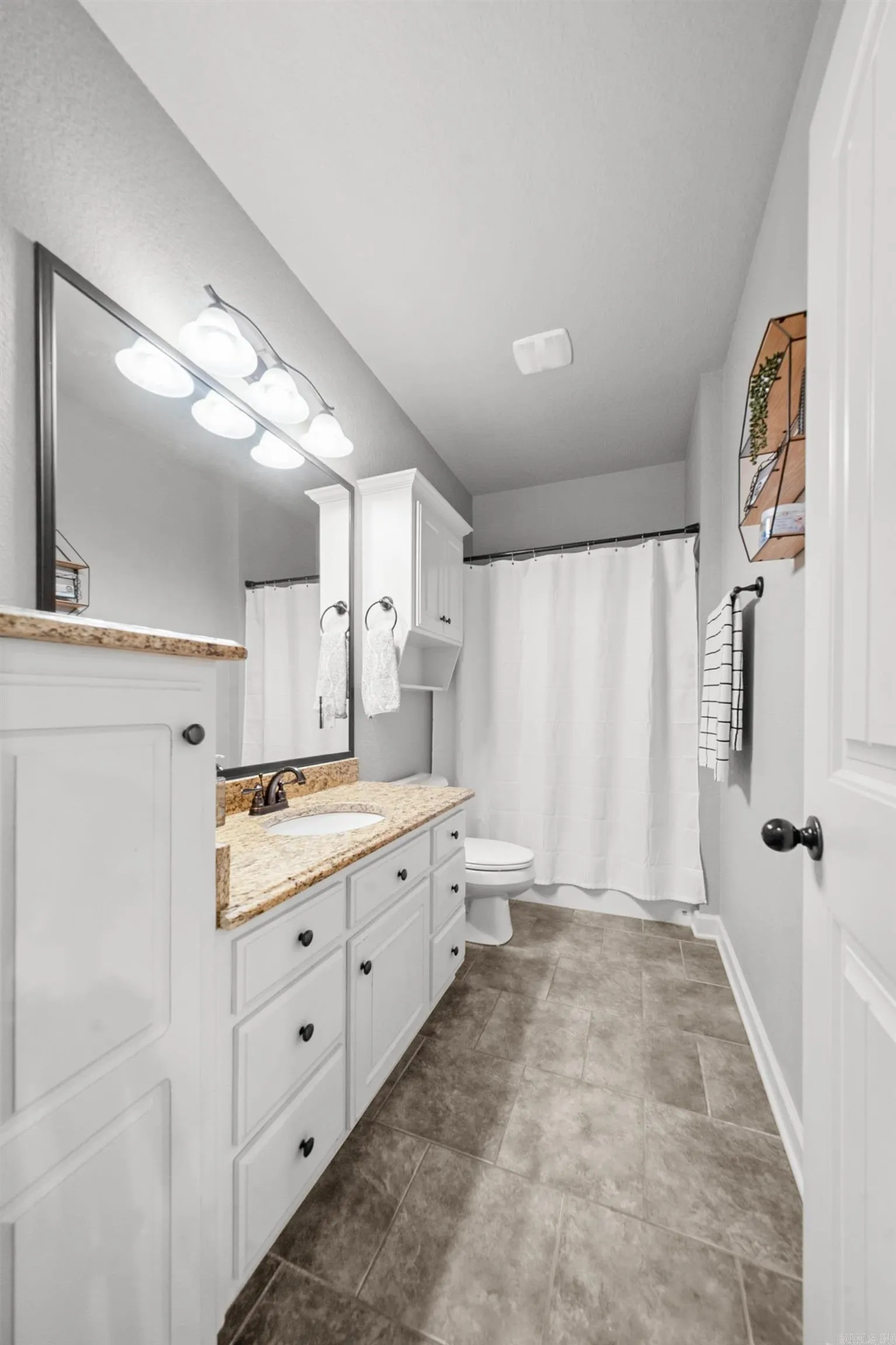 Property at 730  Mango loop - Image 33